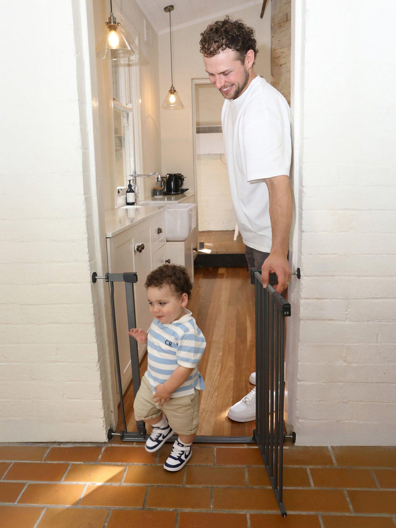 Dream Baby Advance Auto-Close Low-Rise Pressure-Fit Gate (75-81cm) - Grey