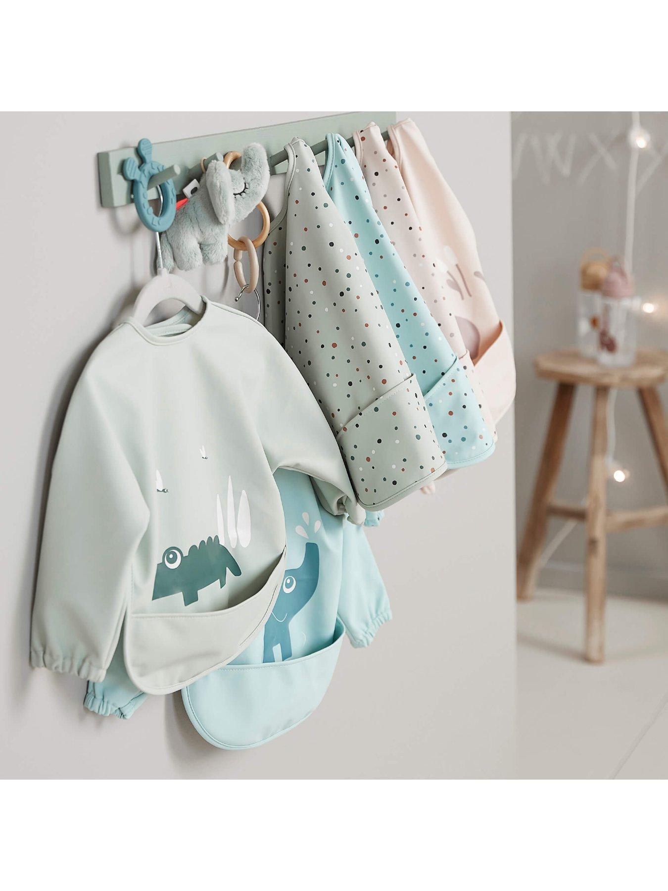 done-by-deer-sleeved-pocket-bib-happy-dots-greenoutfit