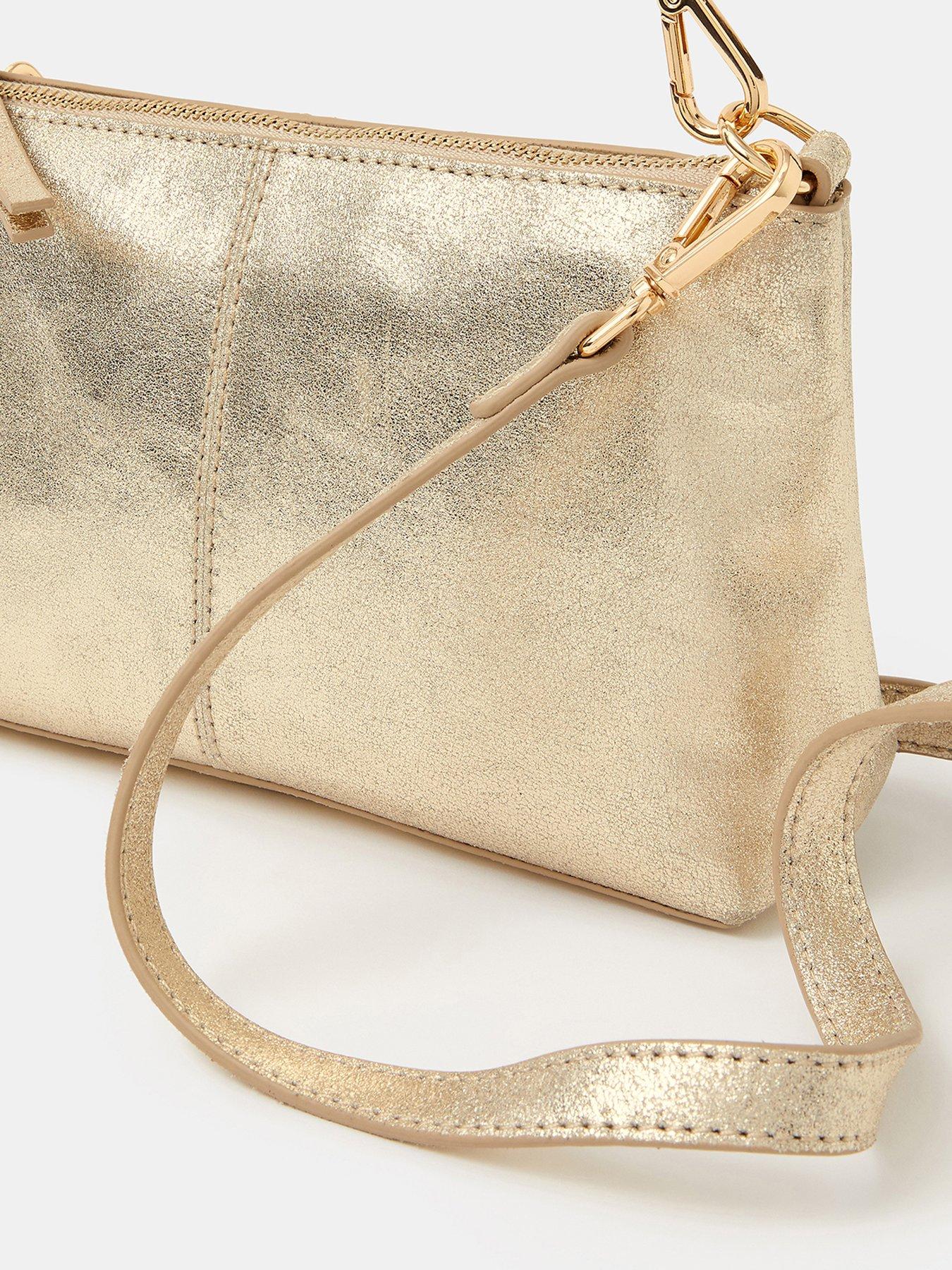 accessorize-suede-crossbody-handbagoutfit