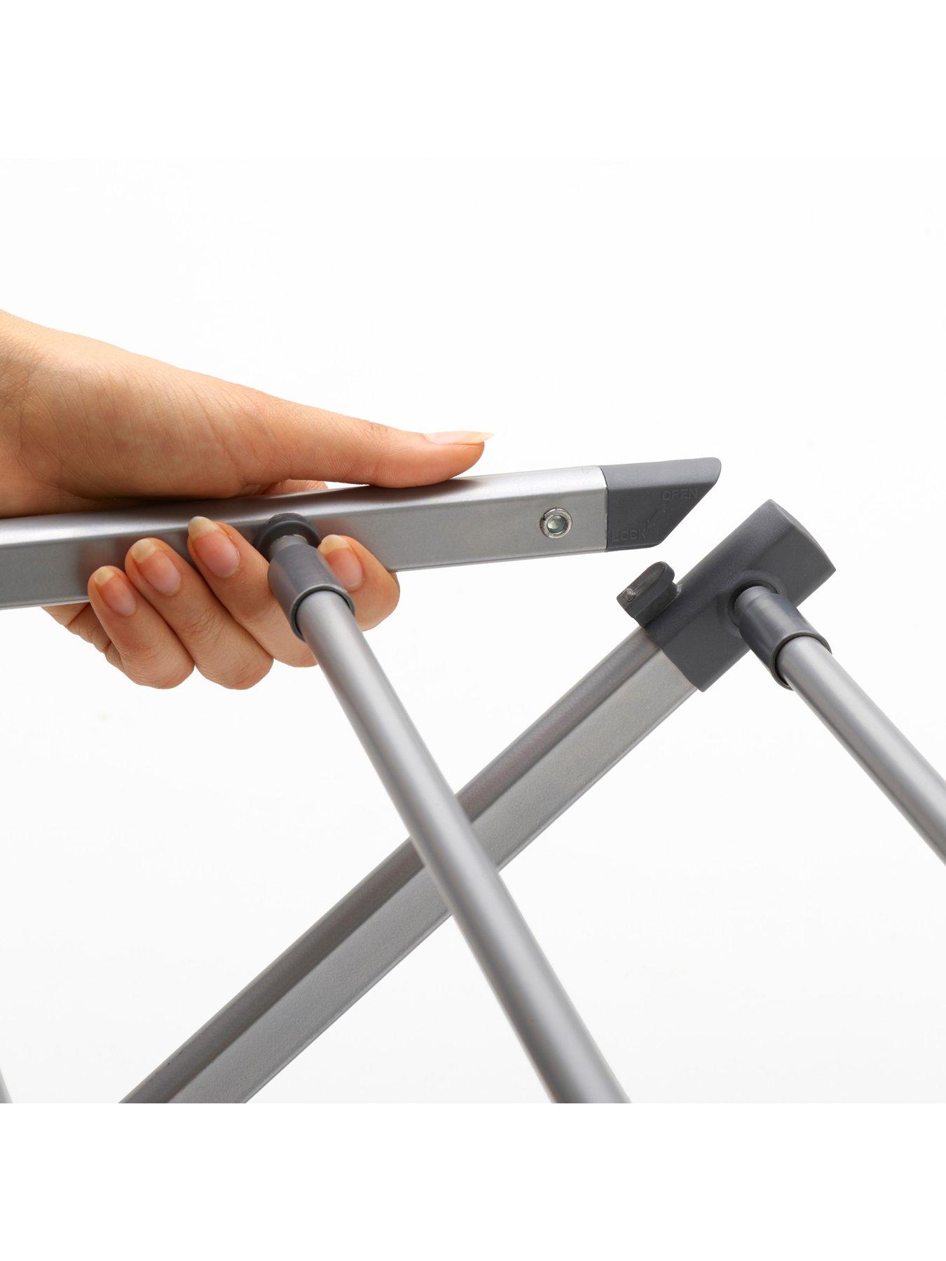 black-decker-bd-extendable-compact-airer-greyoutfit