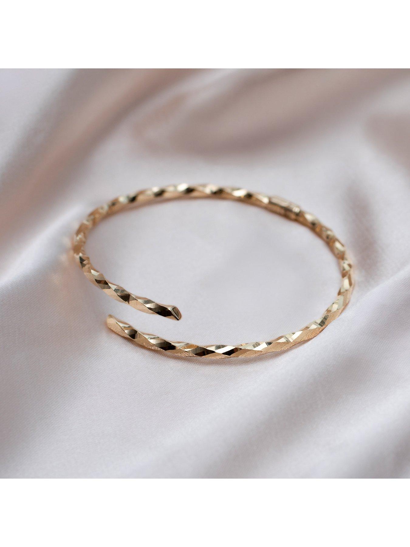 the-love-collection-9ct-yellow-gold-twisted-tube-crossover-hinged-bangleoutfit