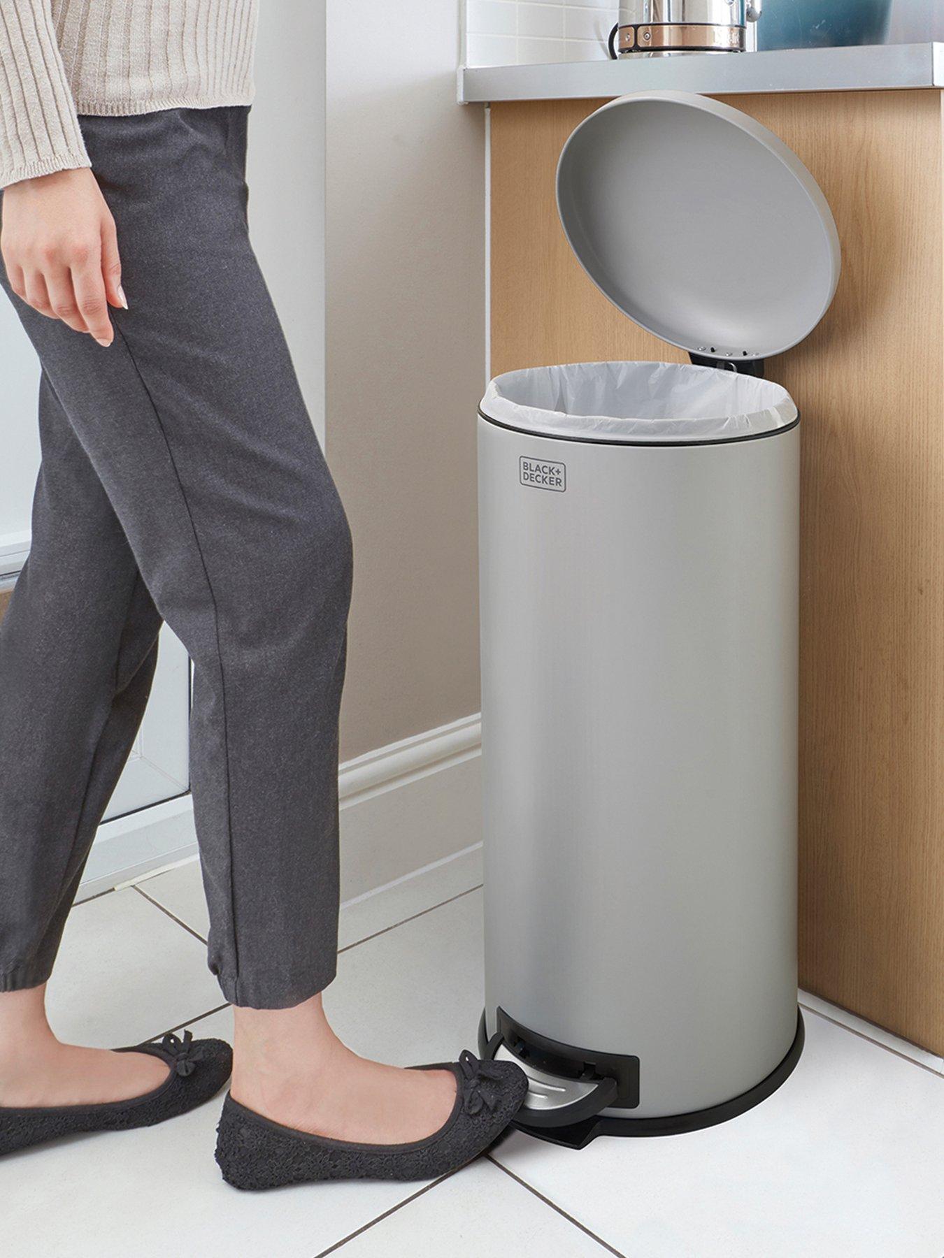 black-decker-bd-30l-dome-lid-pedal-bin-greyoutfit