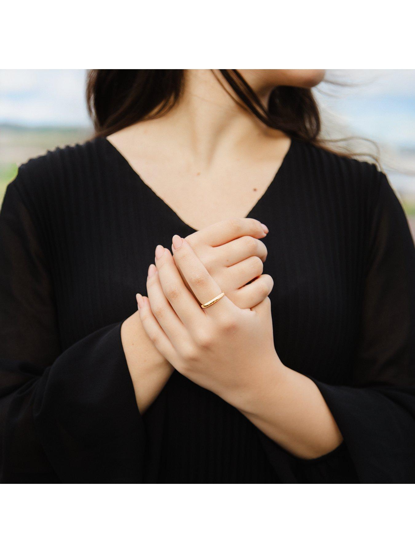 Image 4 of 5 of The Love Collection 9ct Yellow Gold 3mm Comfort Fit Plain Wedding Band Ring