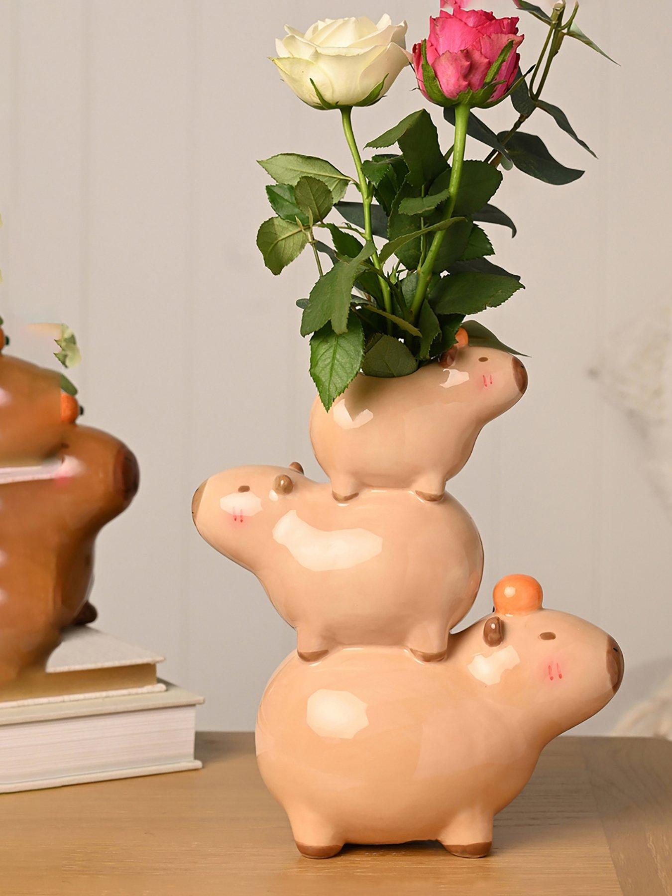 hestia-the-feel-good-club-capybara-stack-vasefront