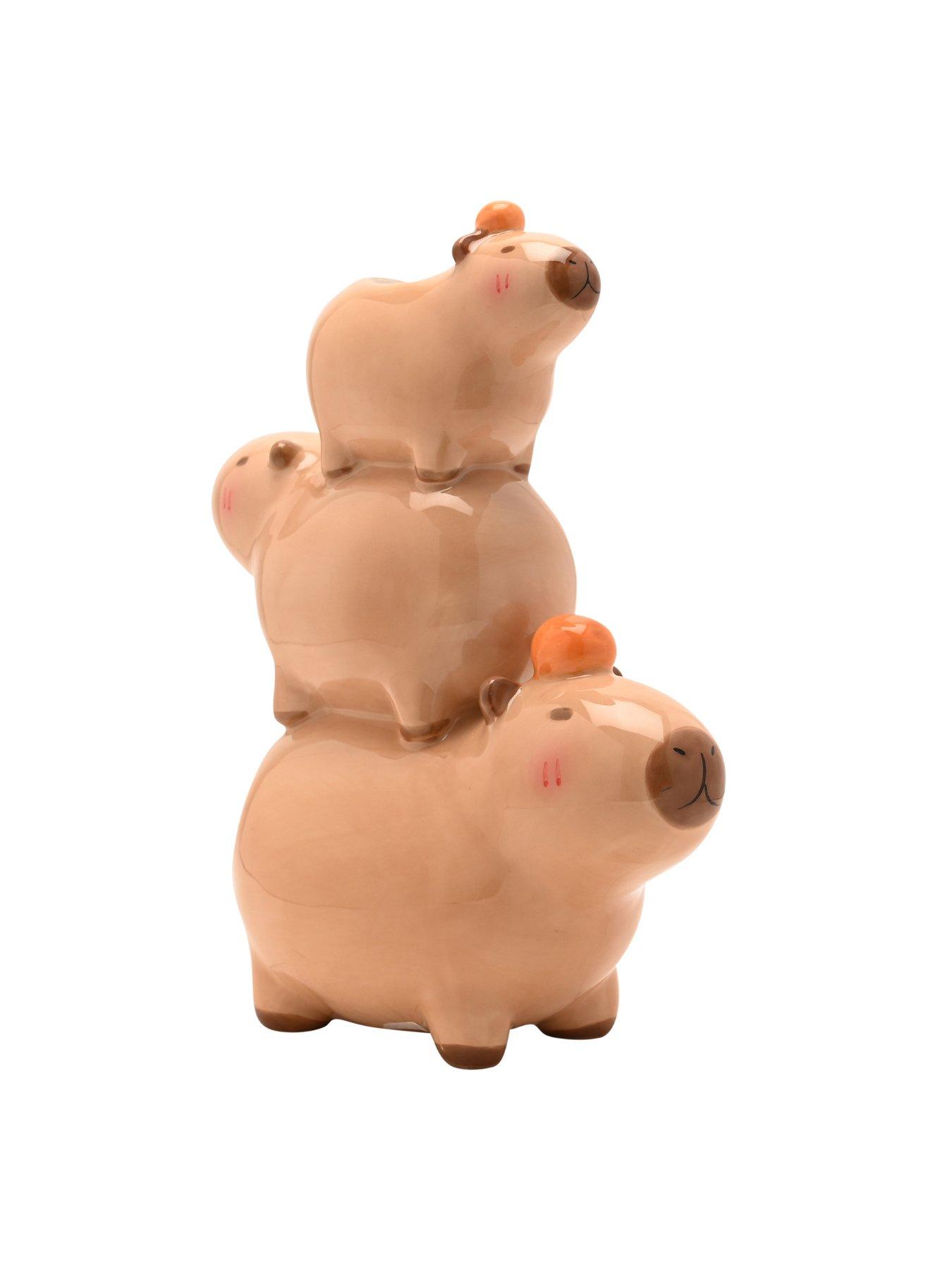 hestia-the-feel-good-club-capybara-stack-vasedetail