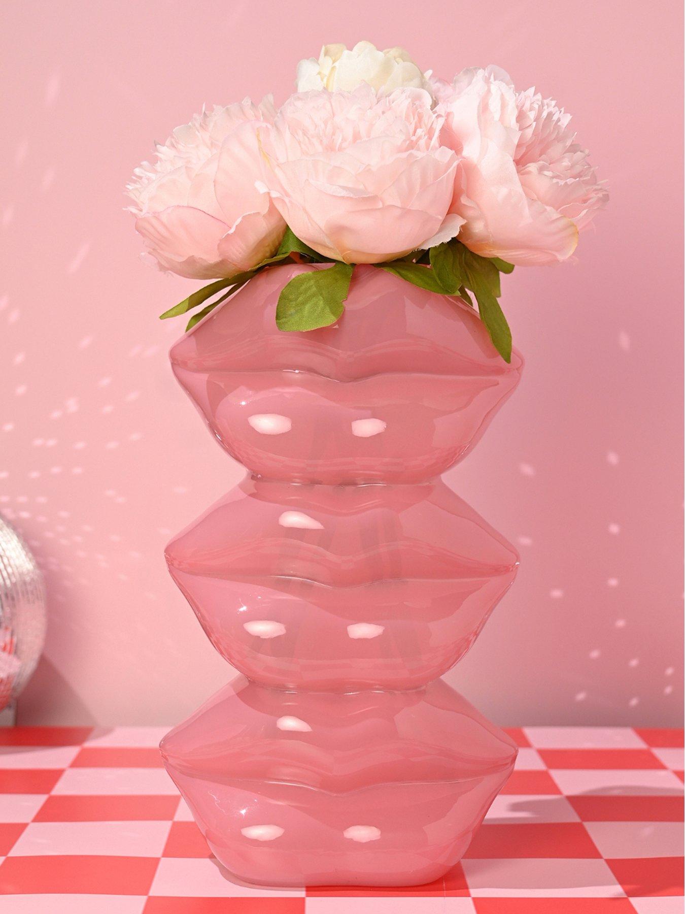 hestia-the-feel-good-club-glass-lip-stack-vasefront