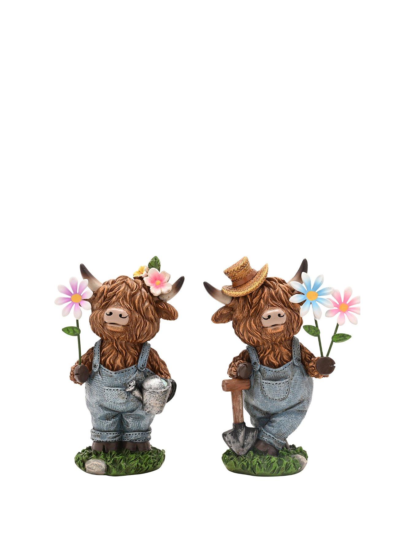 Country Living Country Living Highland Cows Holding Flowers - set of 2