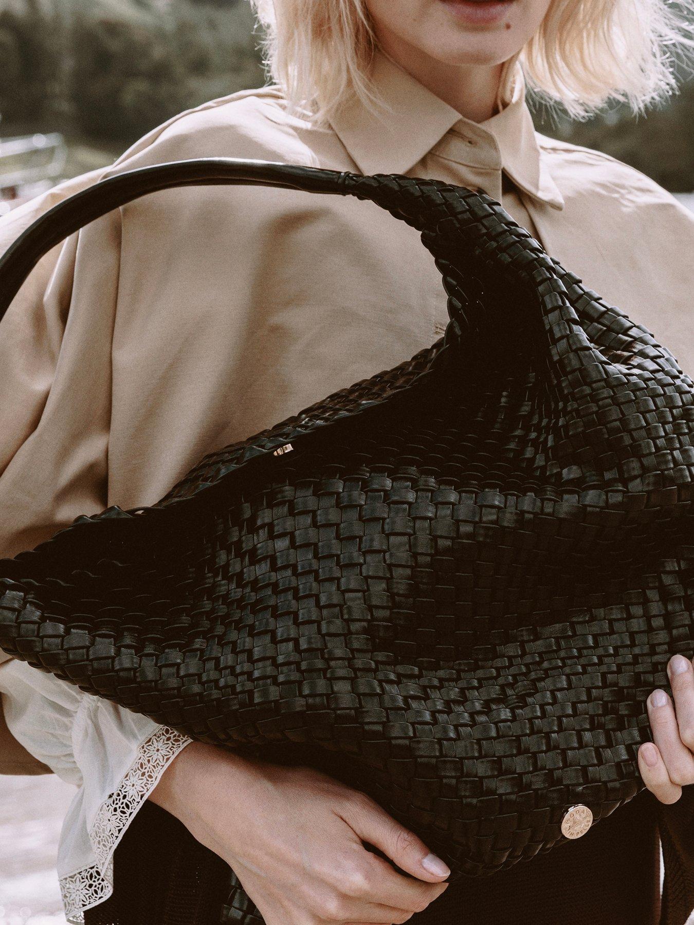moda-in-pelle-large-woven-shoulder-bagstillFront