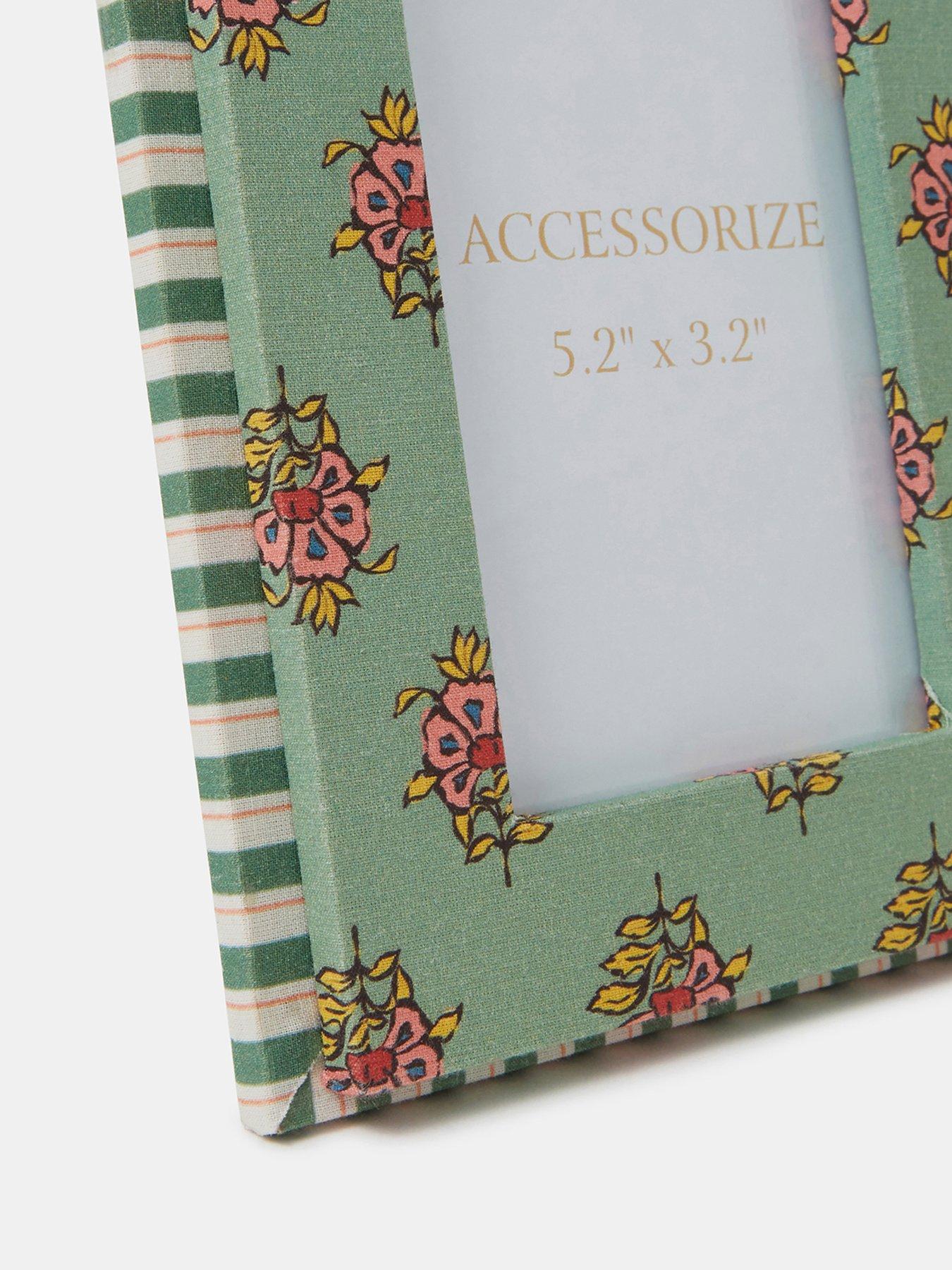 accessorize-floral-block-print-photo-frame-52-x-32back
