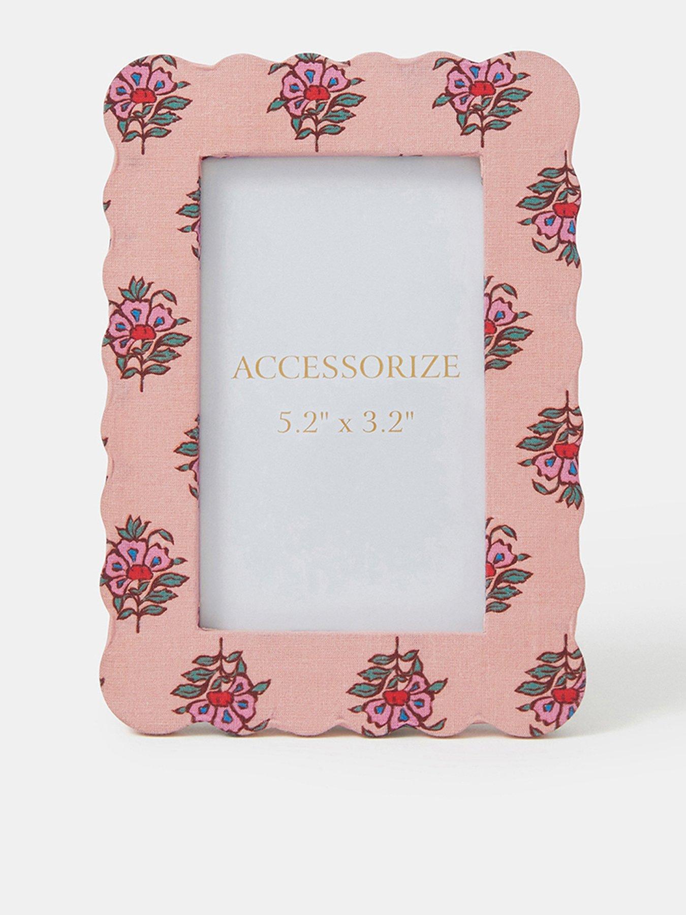 Image 1 of 2 of Accessorize Floral Scallop Photo Frame 5.2 X 3.2