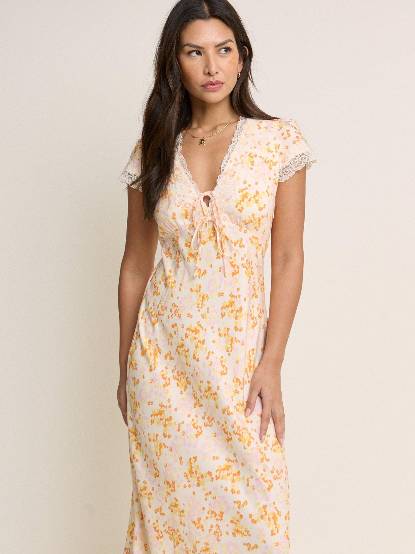 Image 3 of 5 of Nobodys Child Aida Midi Short Sleeve Dress - White