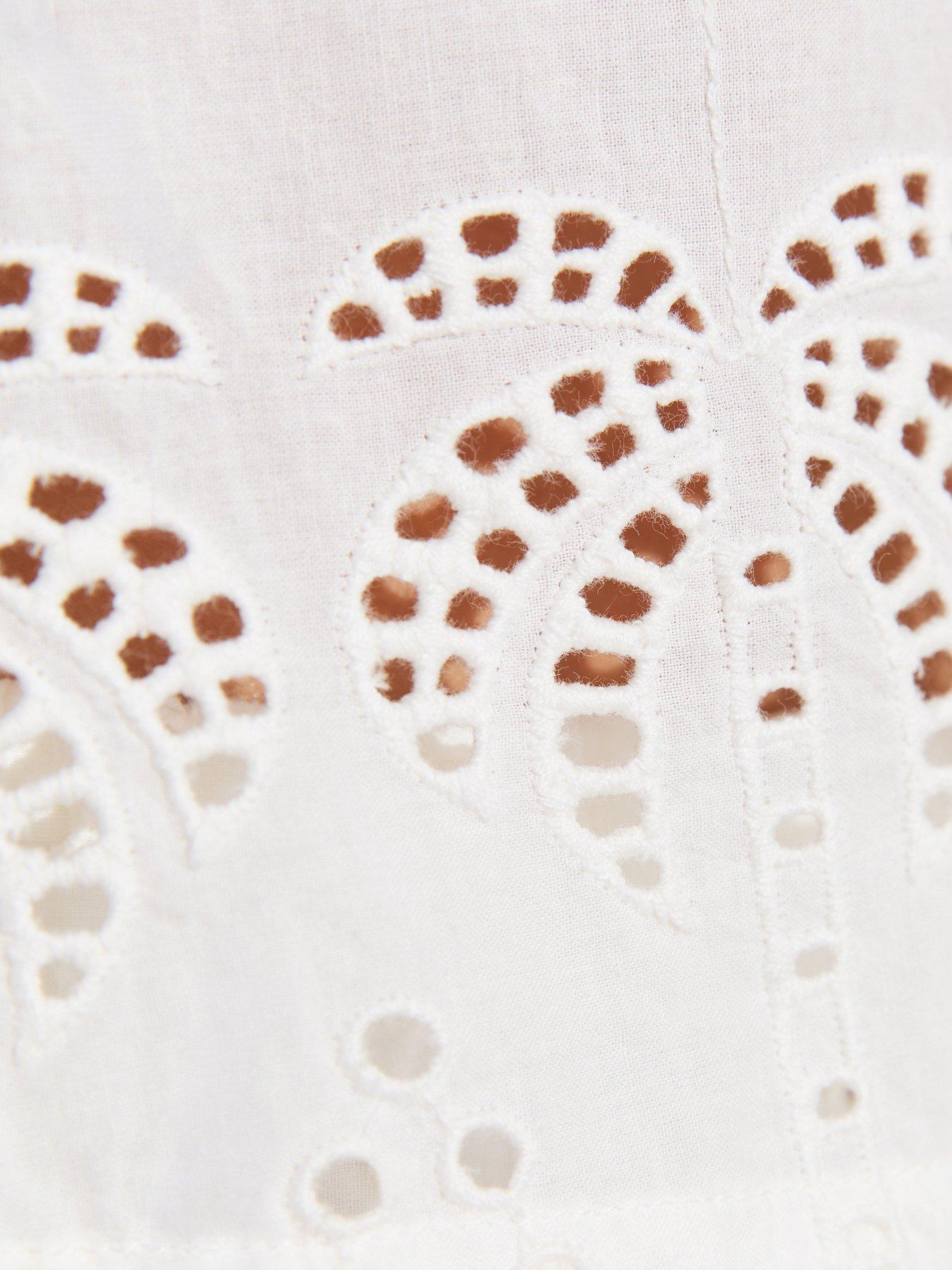 Image 5 of 5 of New Look Palm Broderie Waistcoat - White