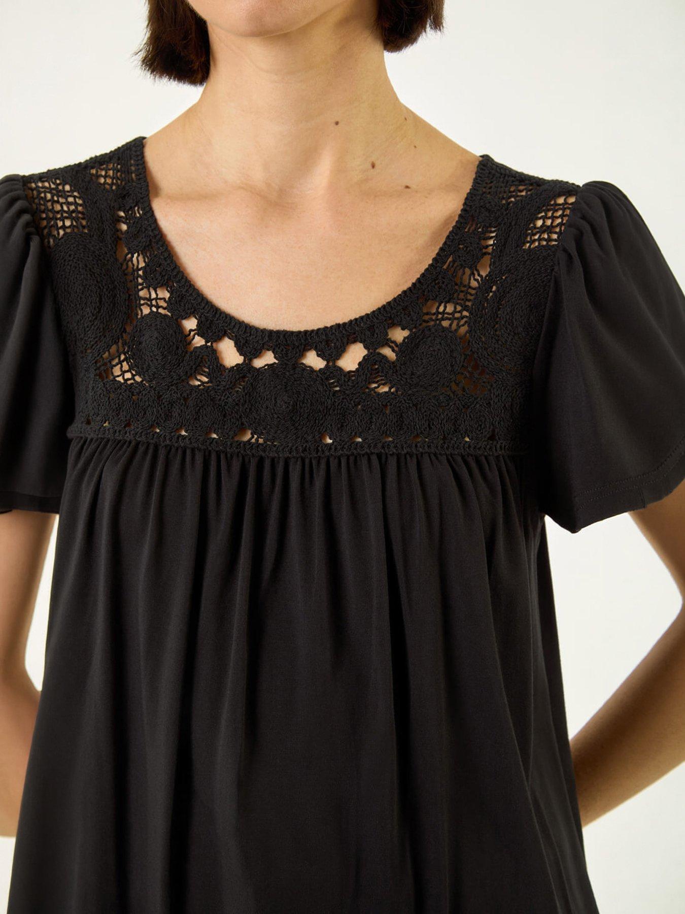 roman-crochet-panel-stretch-topoutfit