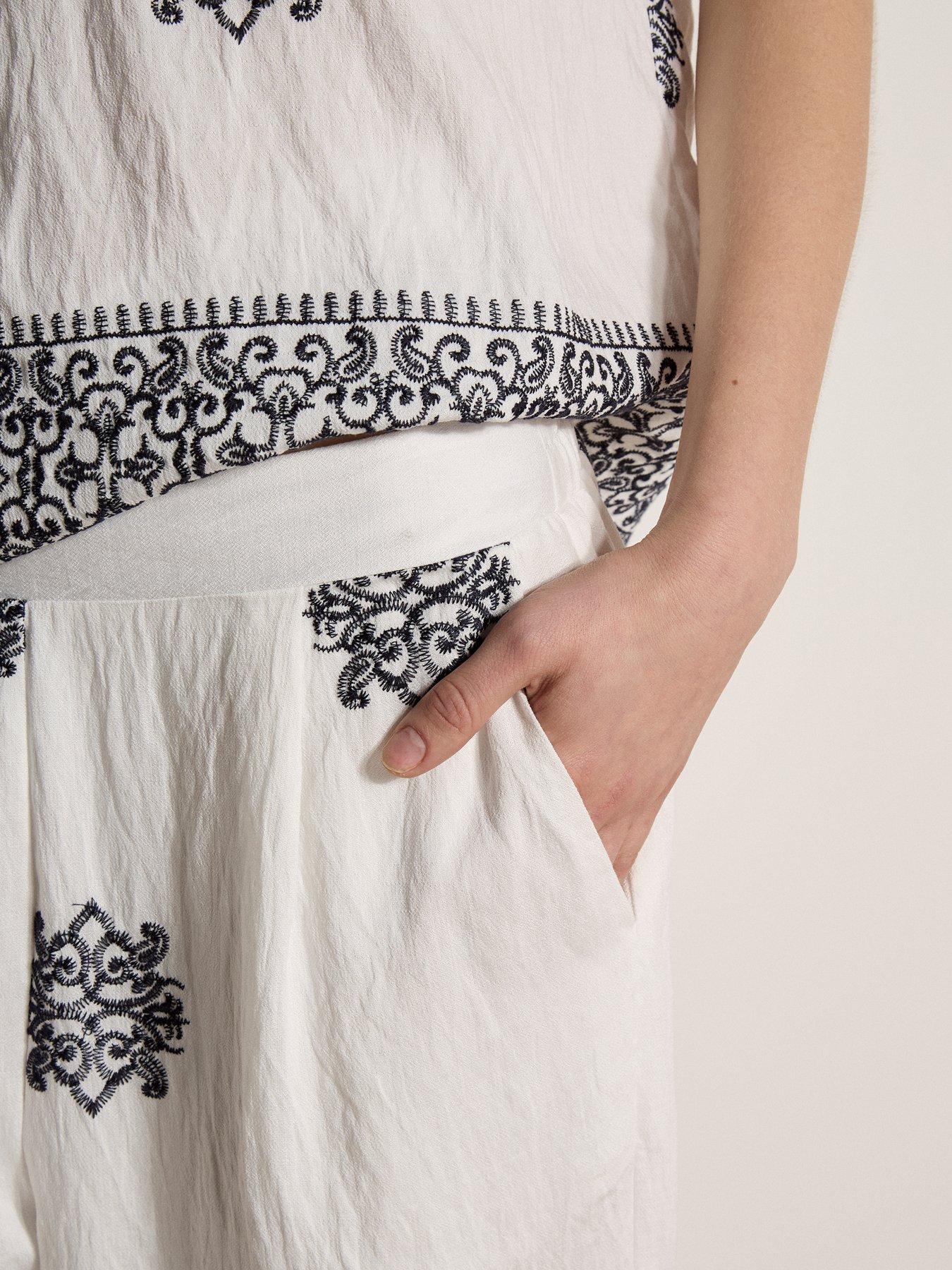 apricot-paisley-border-embroidered-trousersoutfit