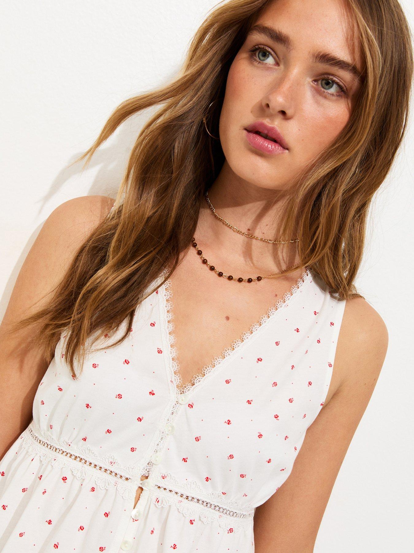 Image 4 of 5 of New Look Floral Print V-Neck Top - White