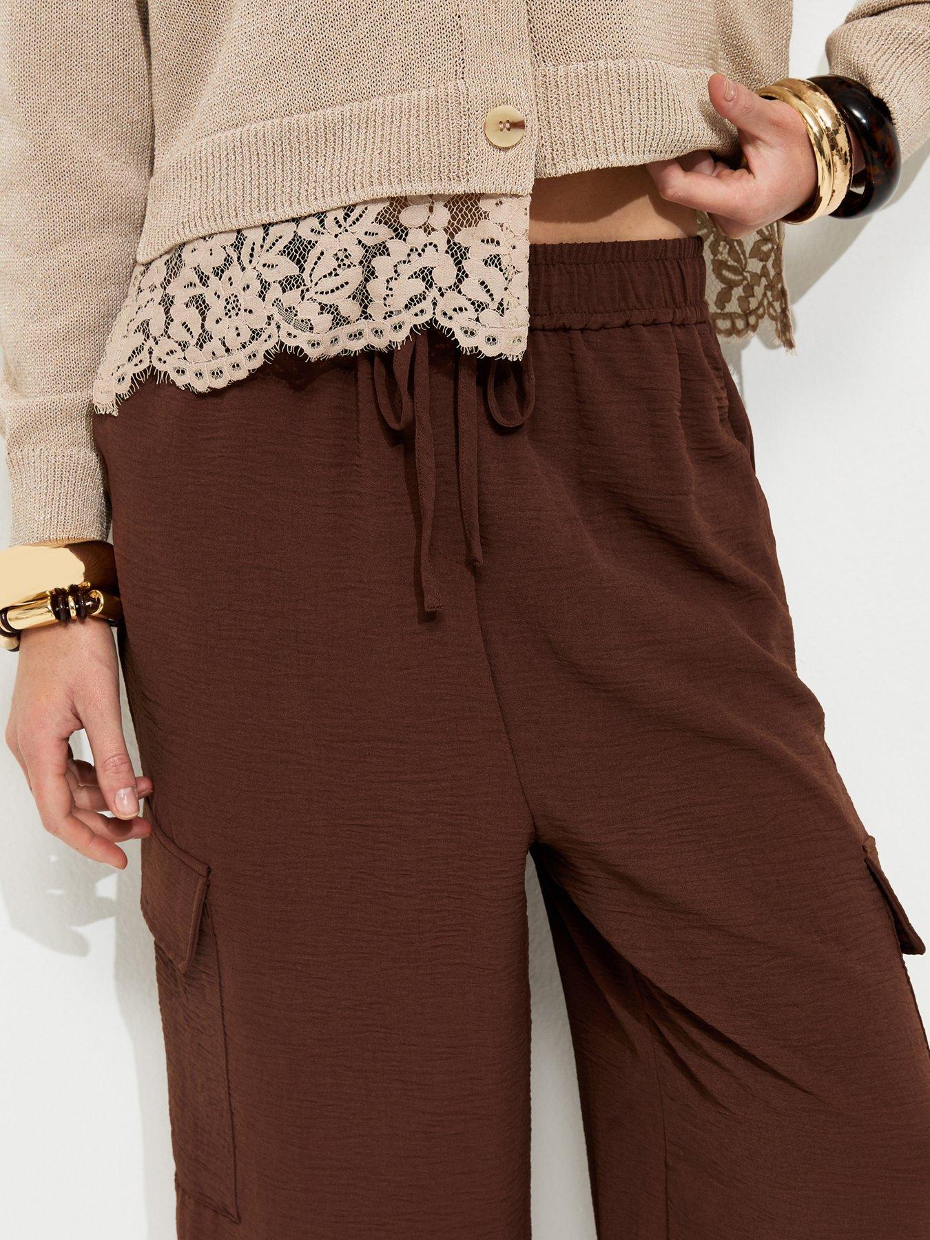 new-look-darl-brown-cargo-style-cuffed-trousersoutfit