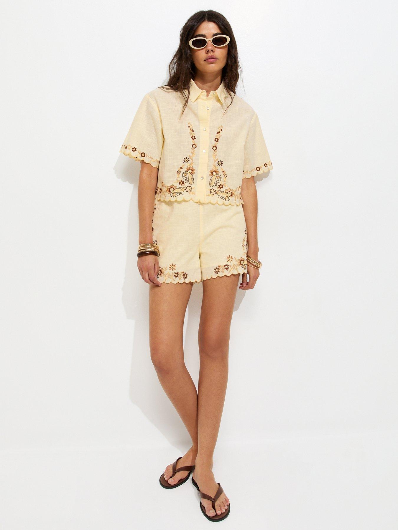 Image 3 of 5 of New Look Cream Cotton Floral Embroidered Cropped Co-ord Shirt