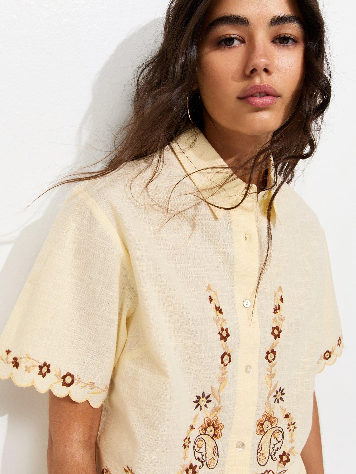 Image 4 of 5 of New Look Cream Cotton Floral Embroidered Cropped Co-ord Shirt