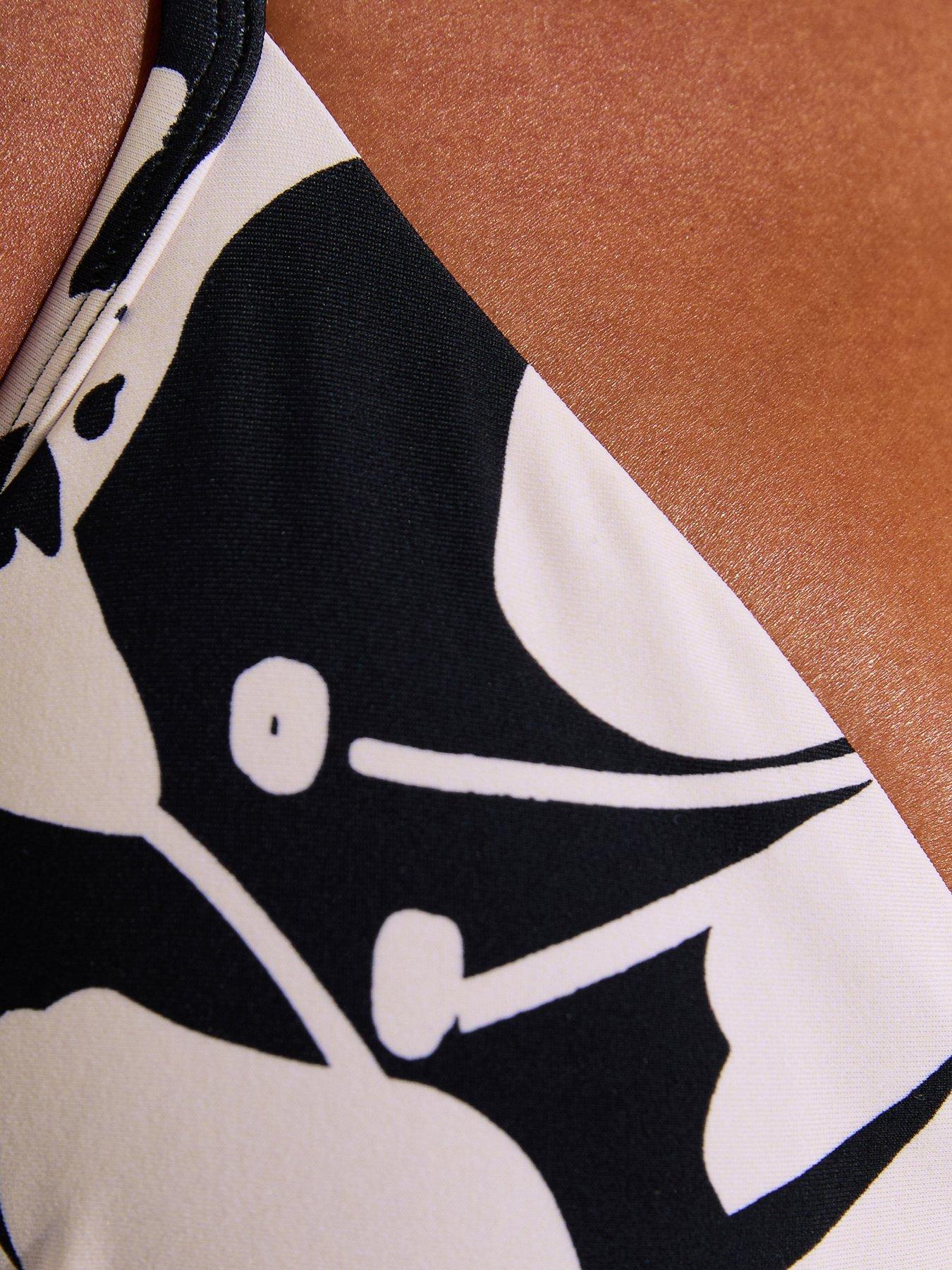 Image 5 of 6 of New Look Black Hibiscus Print Triangle Bikini Top