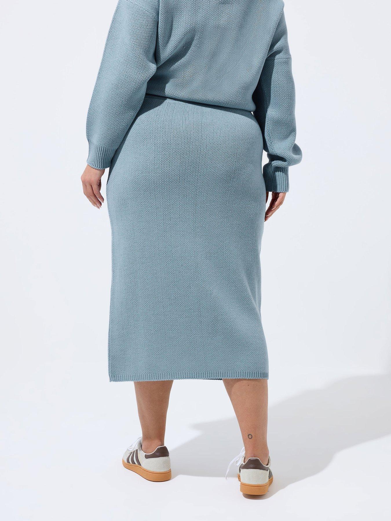 yours-curve-knitted-skirtstillFront