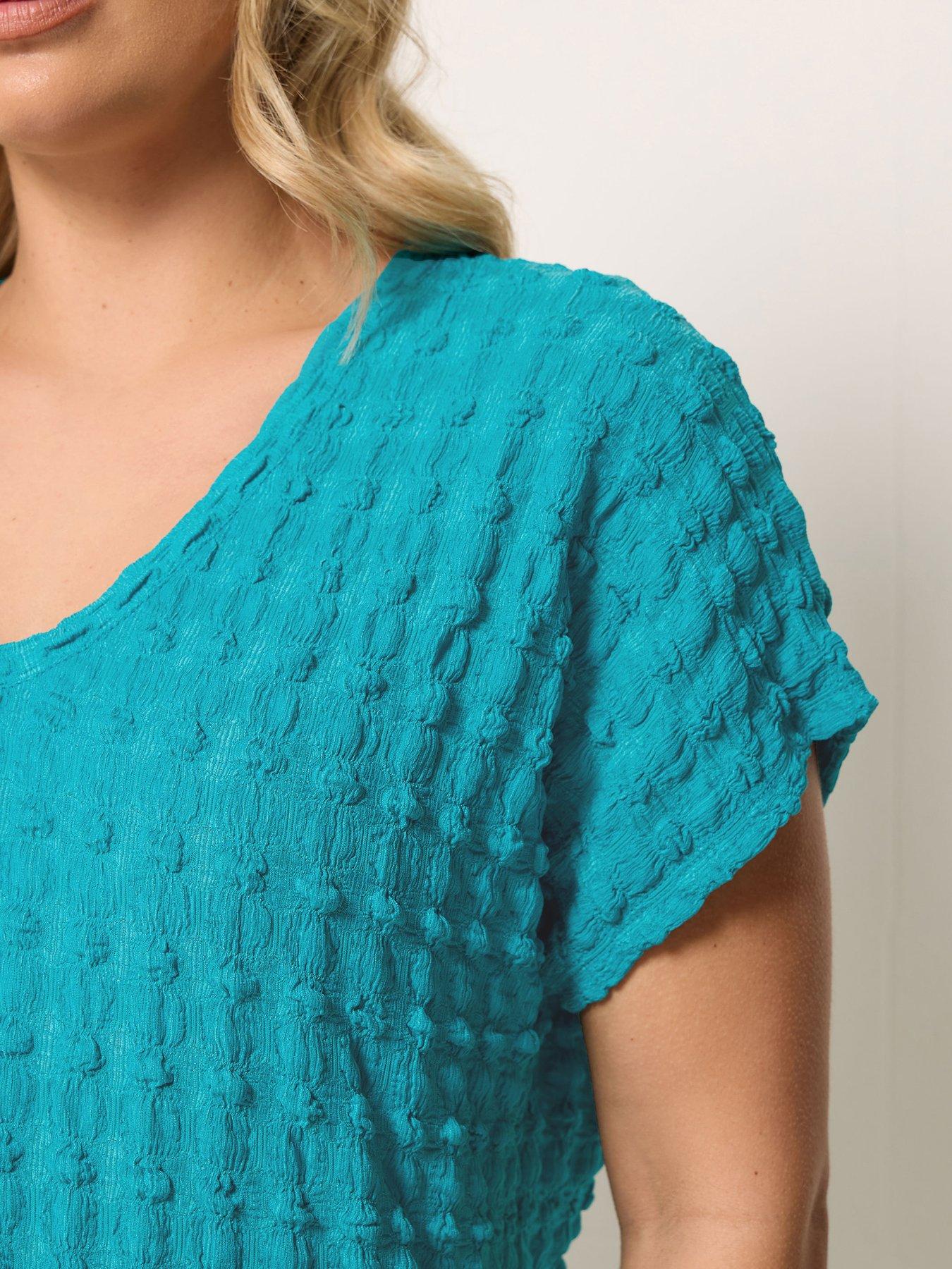 yours-curve-bubble-textured-t-shirtoutfit