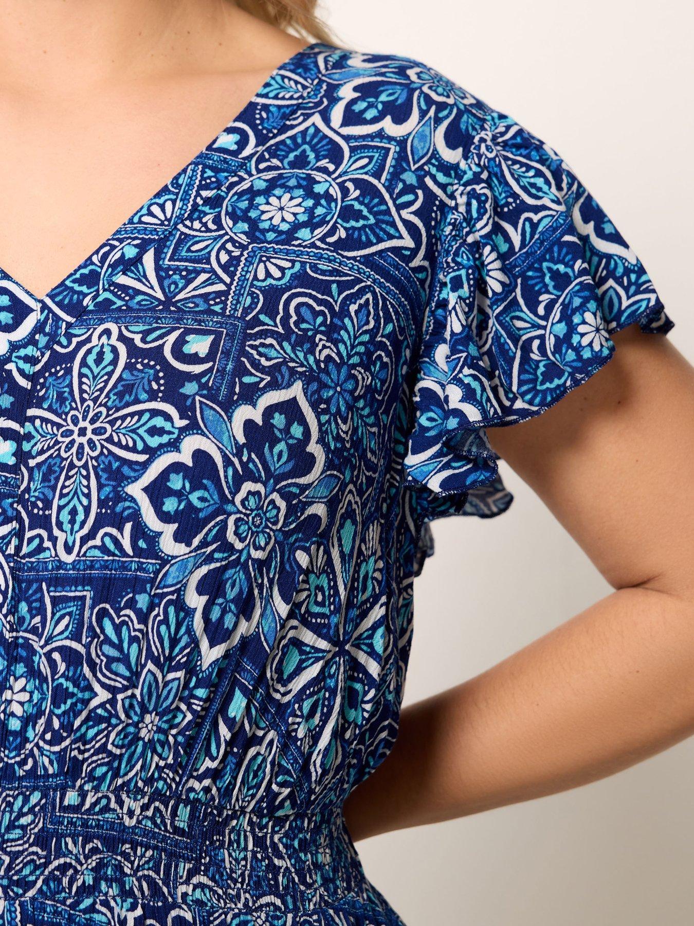 Image 4 of 4 of Yours Curve Tile Print Crinkle Maxi Dress - Blue