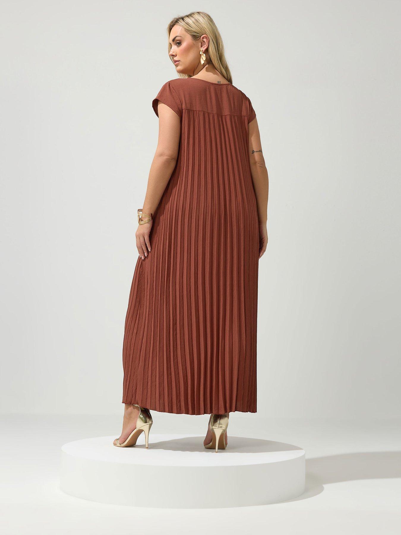 Image 2 of 4 of Yours Curve Pleated Dress