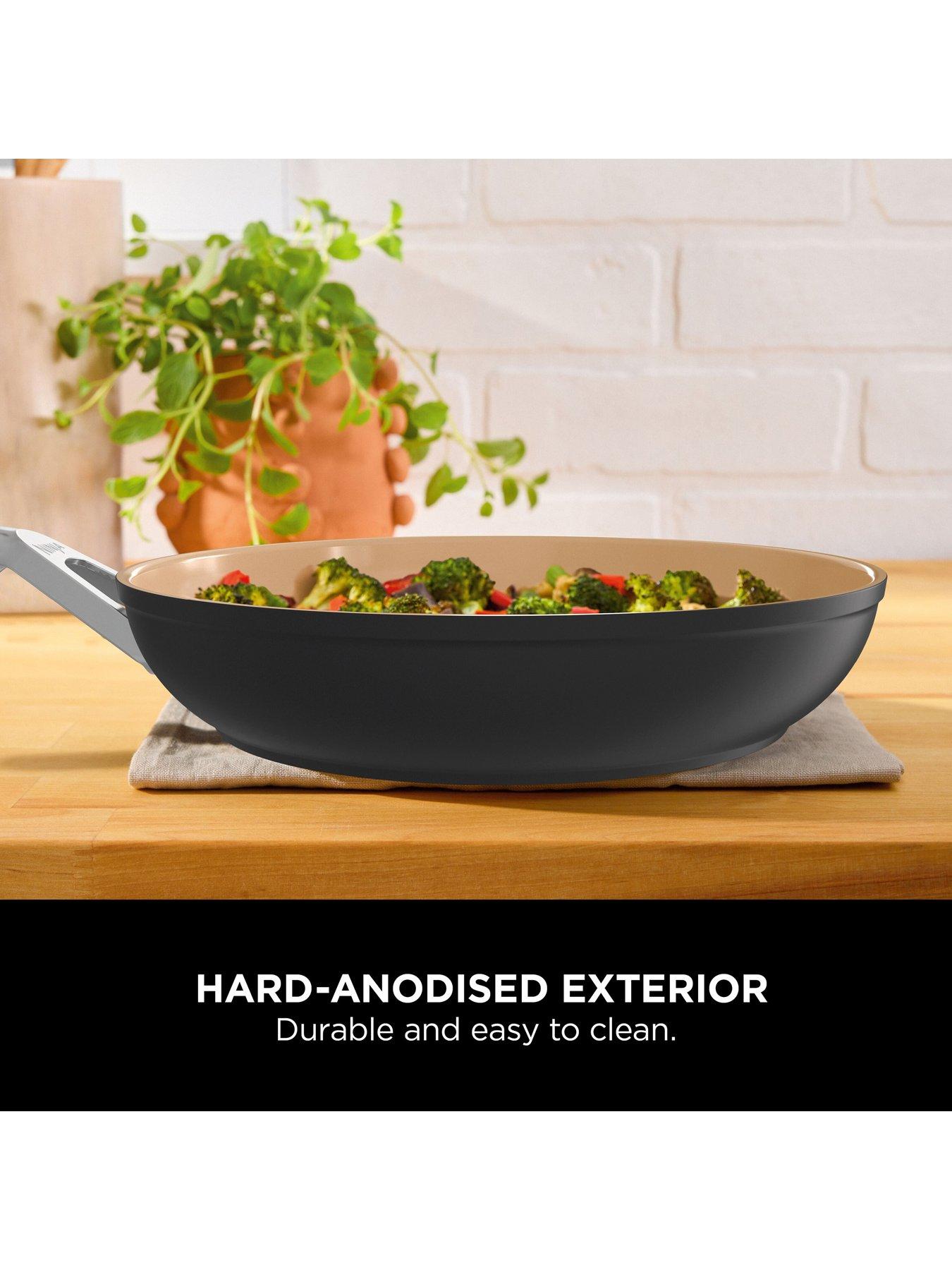 Image 5 of 6 of NINJA Ninja Extended Life Ceramic 26cm Saute Pan Cw90126eui