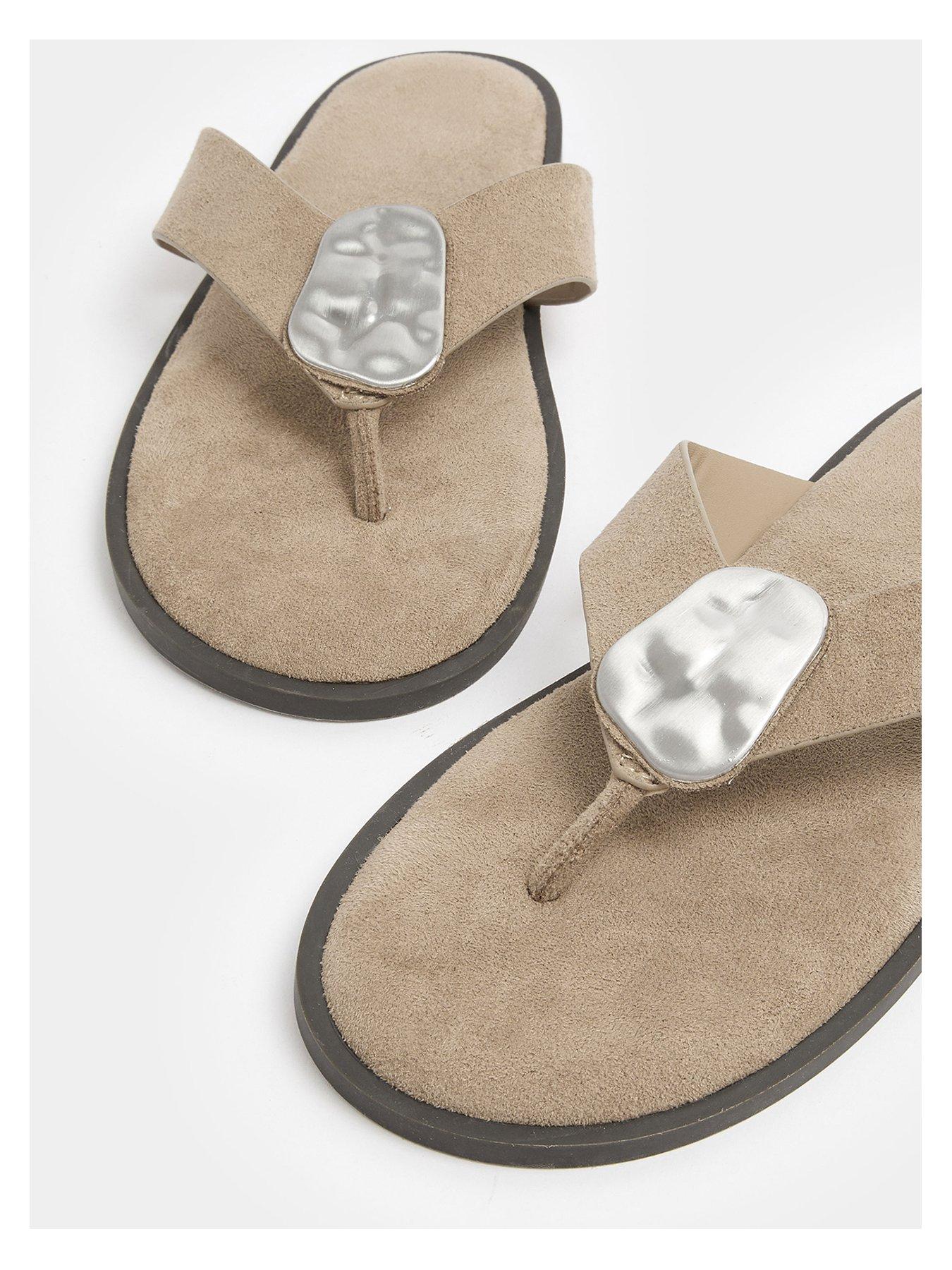 yours-extra-wide-fit-hammered-disk-sandals-creamoutfit