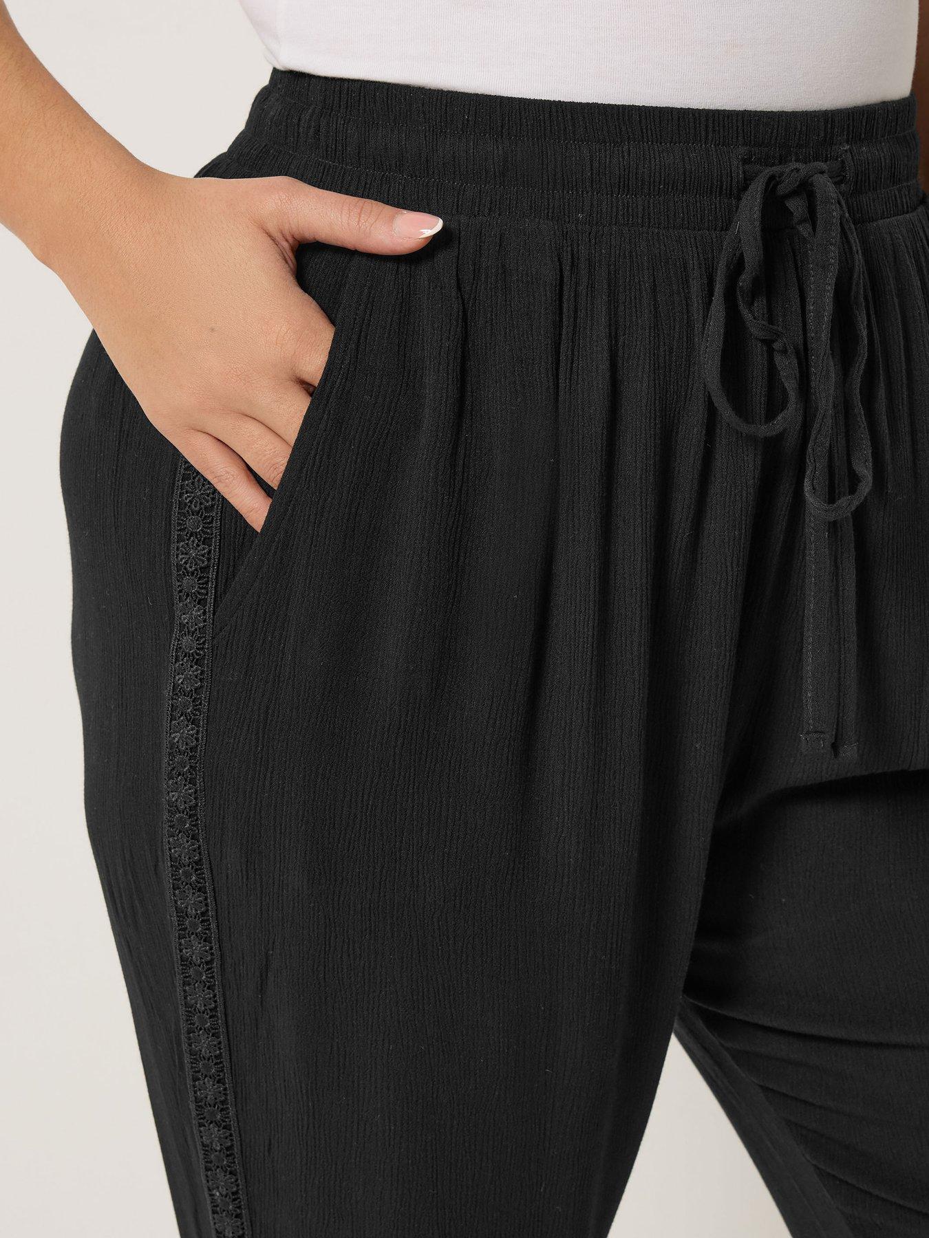 yours-curve-crochet-side-crop-trousersoutfit