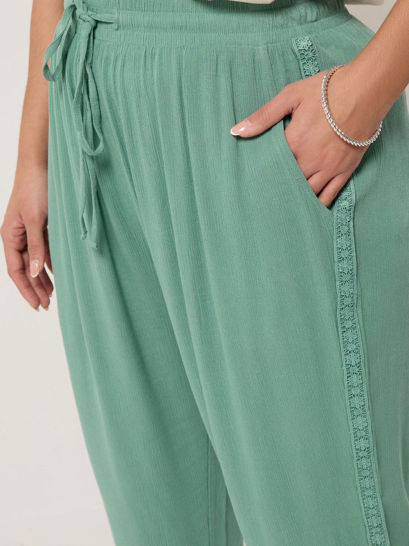 Image 4 of 5 of Yours Curve Abstract Floral Cropped Trousers
