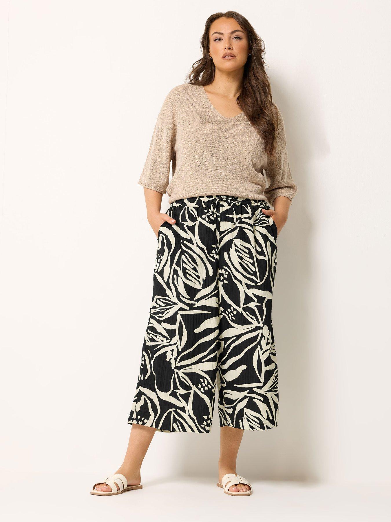 Image 3 of 5 of Yours Curve Pull On Palm Print Crop Trousers - Black