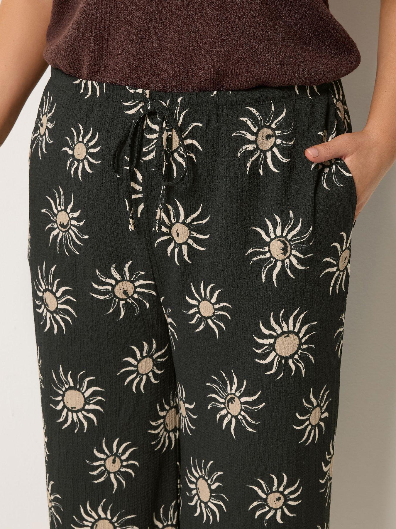 yours-curve-pull-on-spor-print-jersey-shortsoutfit