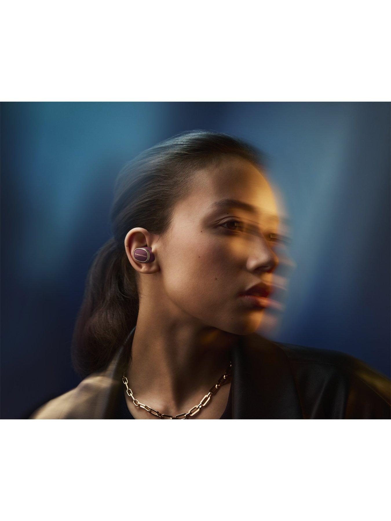Image 7 of 7 of Bowers & Wilkins Pi8 True Wireless headphones