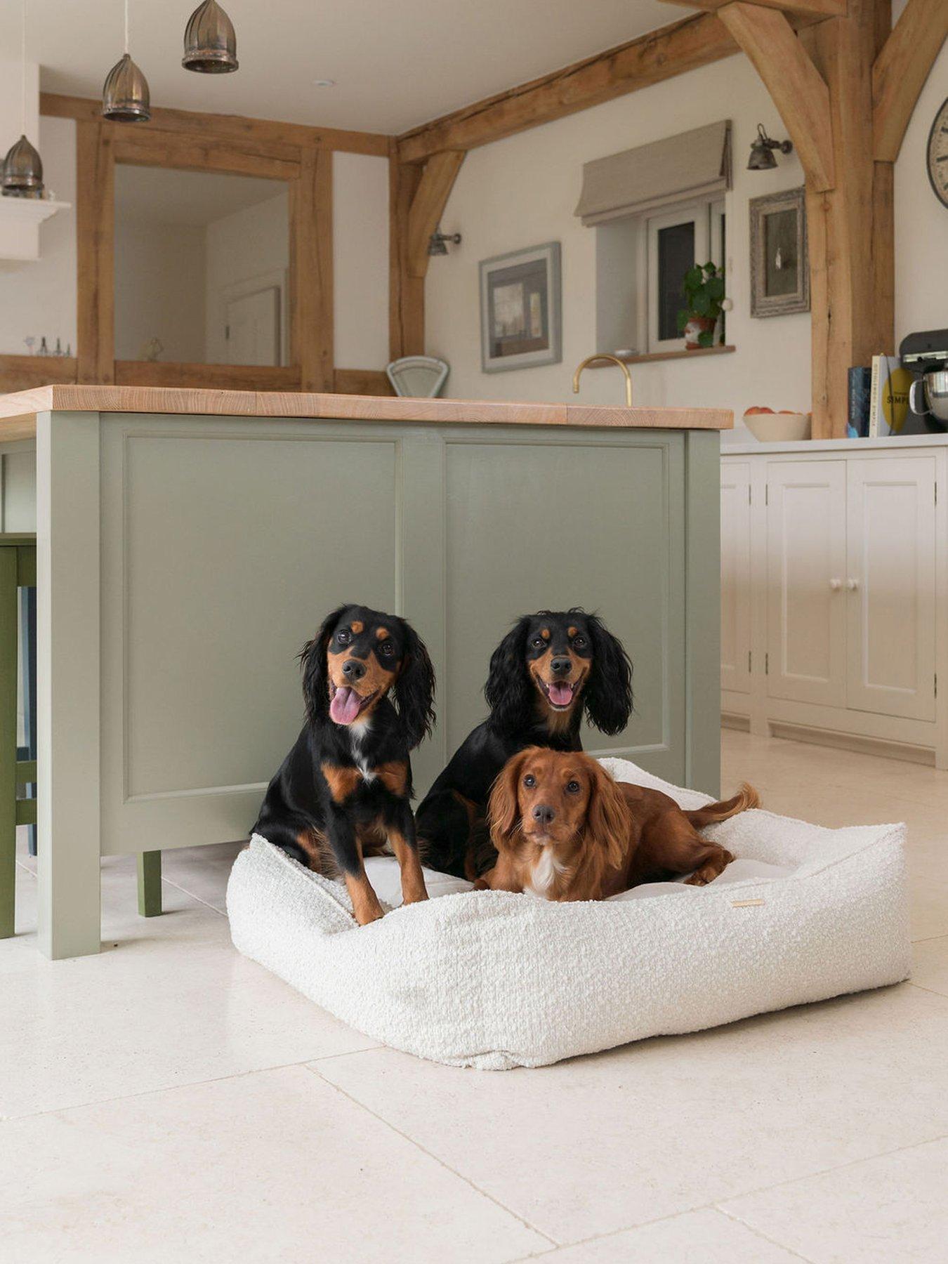 Lords and Labradors L&L Box Bed w/inner Ivory Boucle L