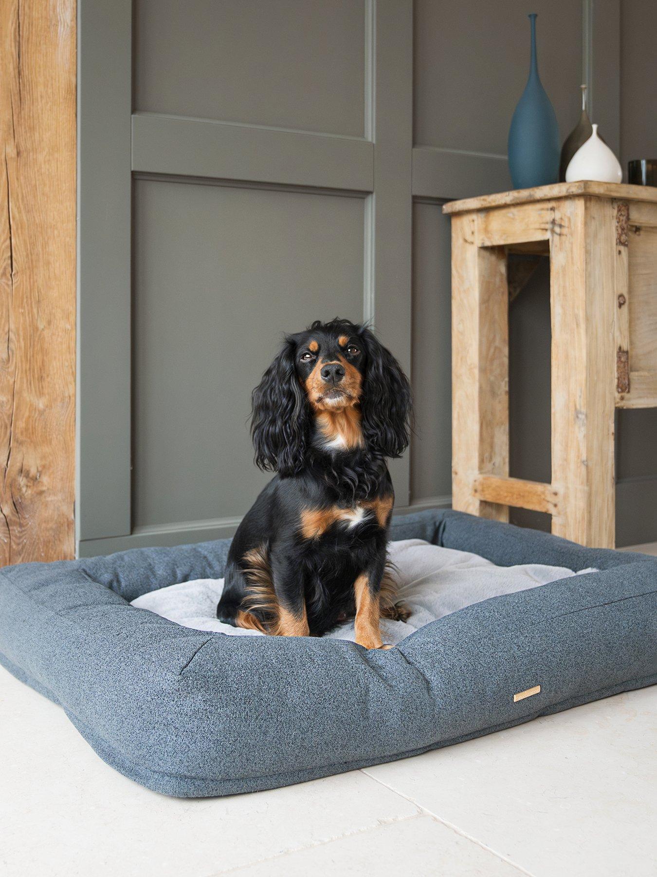 Lords and Labradors Comfort Cube Dog Bed in Anthracite by Lords & Labradors