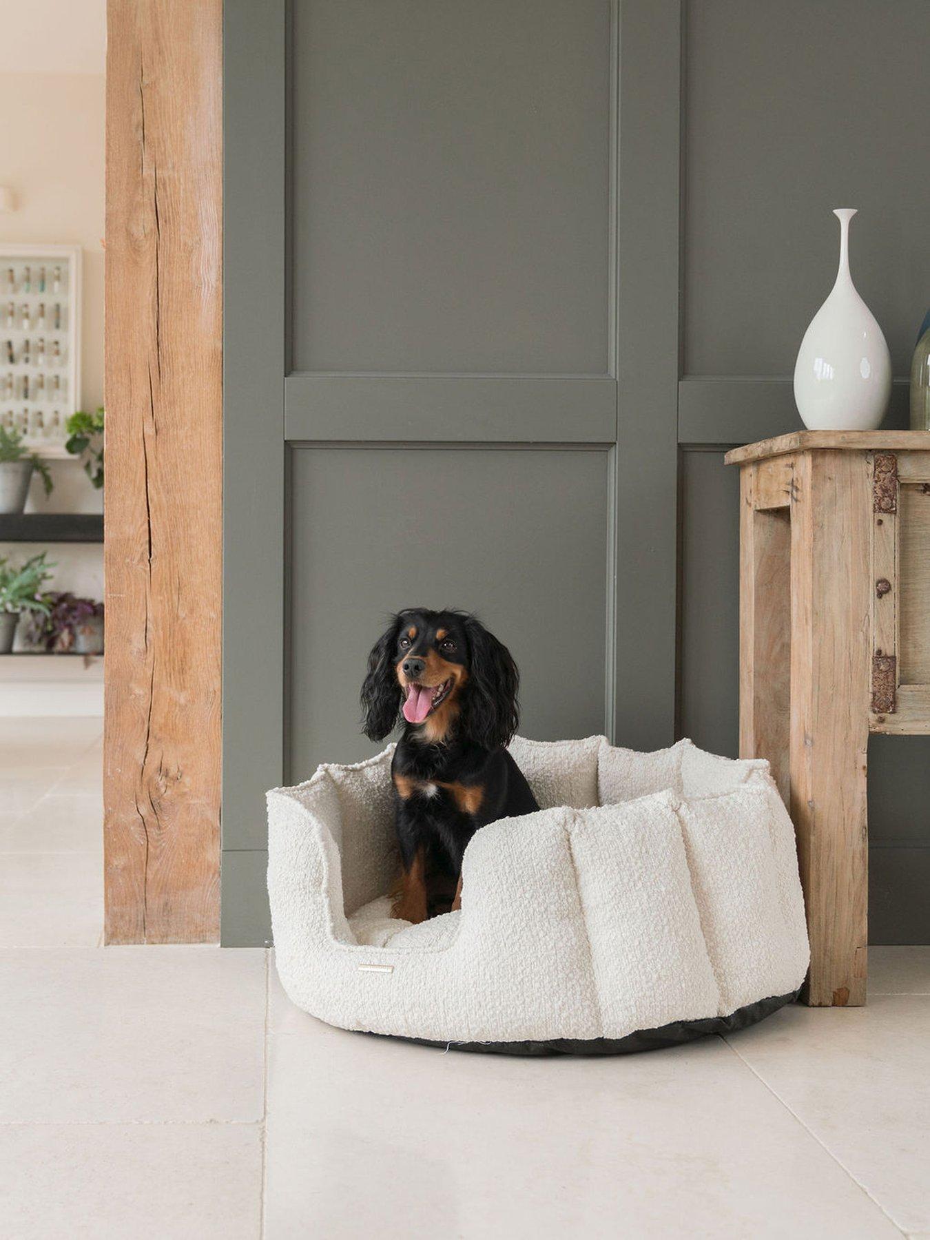 Lords and Labradors L&L High Walled Bed w/inner Ivory Boucle M
