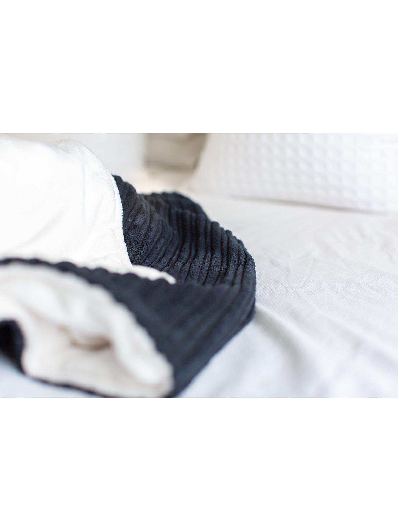 Image 2 of 2 of Lords and Labradors L&L Essentials Blanket Navy L
