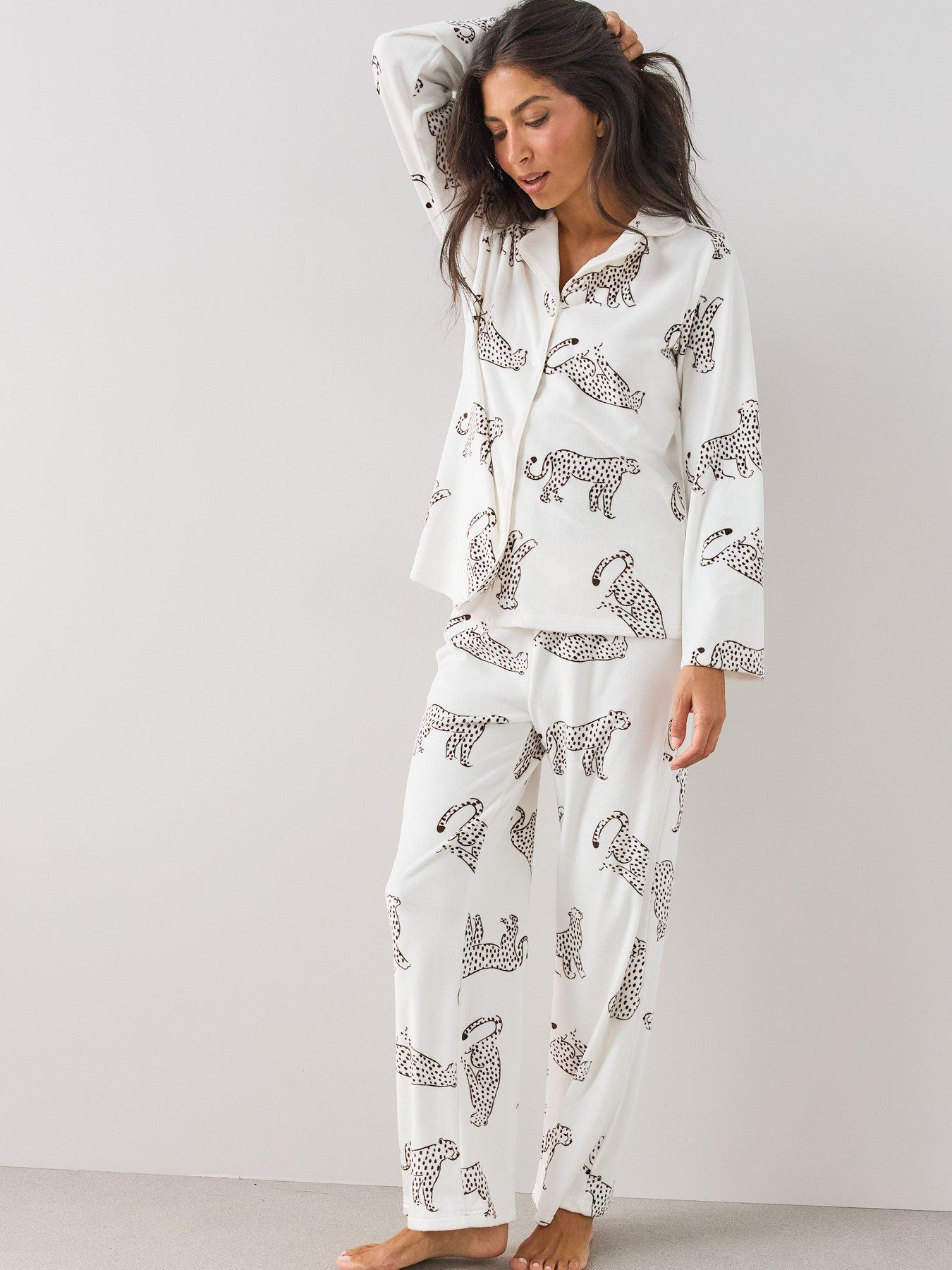 Image 3 of 7 of The Very Collection Fleece Revere Printed Pyjama Set - White