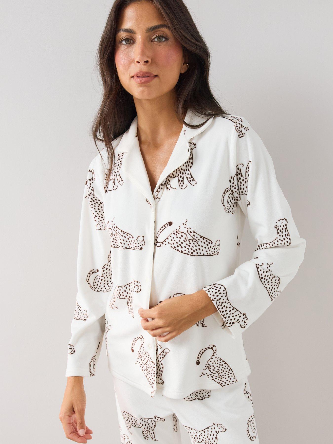 Image 5 of 7 of The Very Collection Fleece Revere Printed Pyjama Set - White