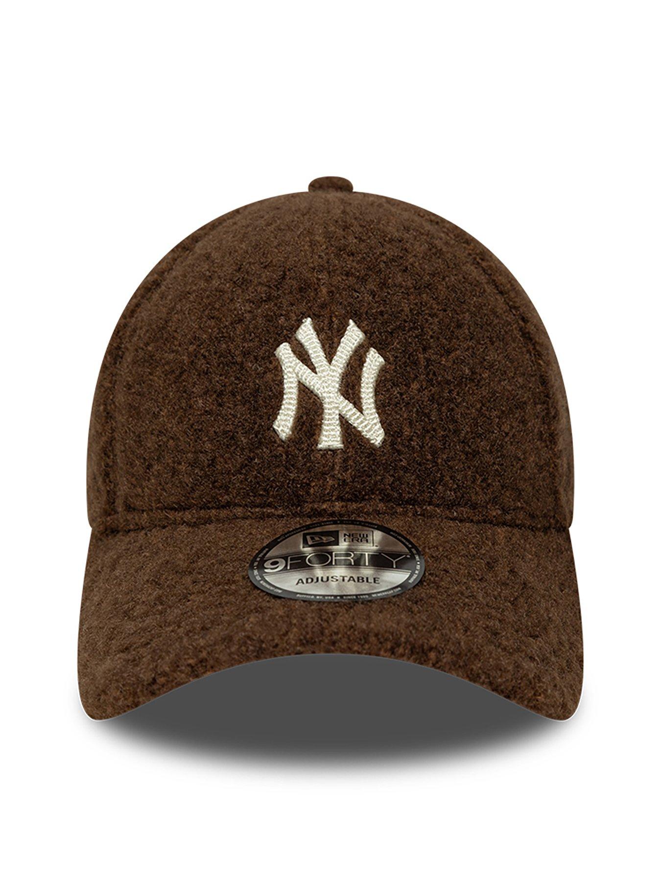 Image 2 of 5 of New Era Unisex MLB Winter Borg 9Forty New York Yankees Cap - Brown