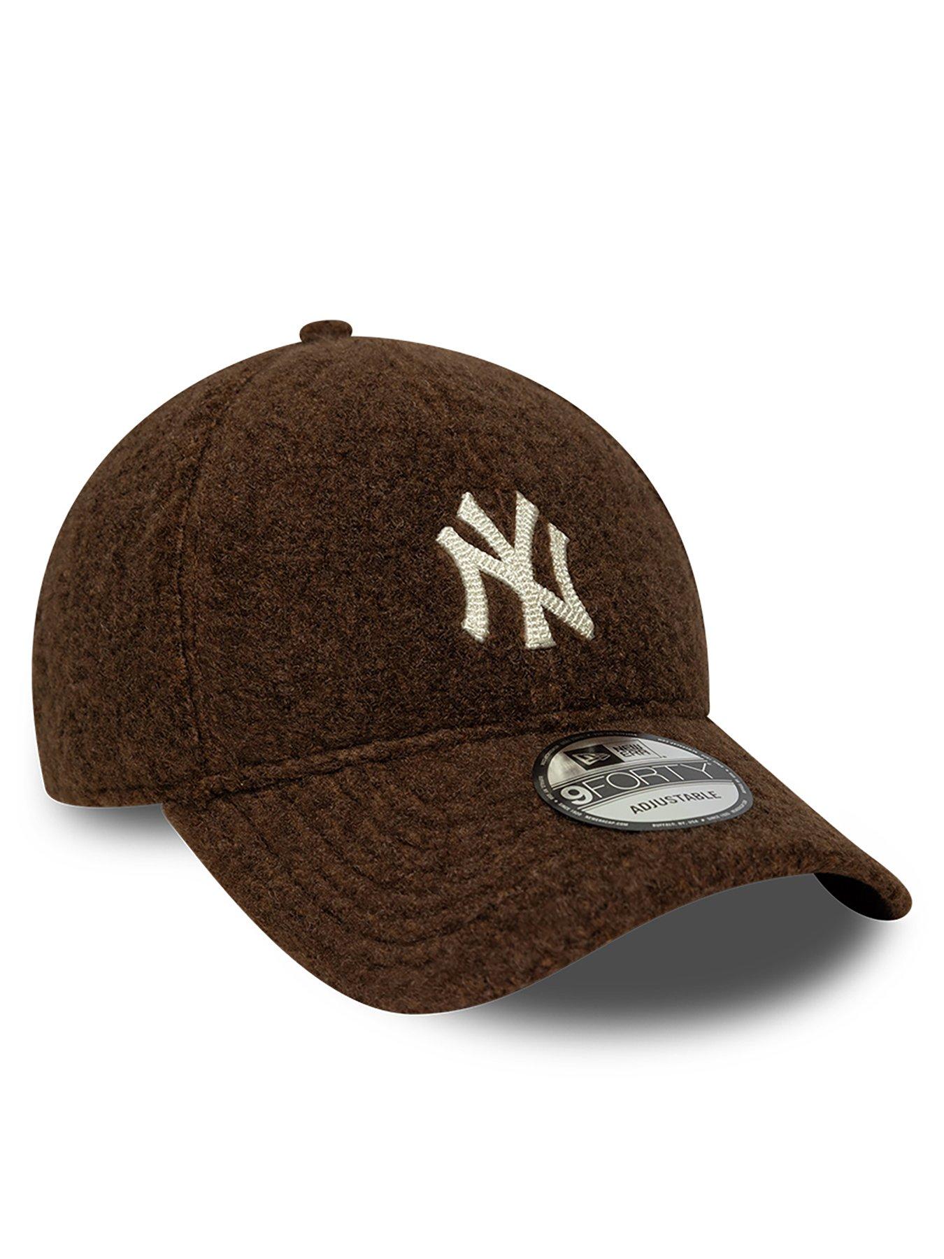 Image 3 of 5 of New Era Unisex MLB Winter Borg 9Forty New York Yankees Cap - Brown