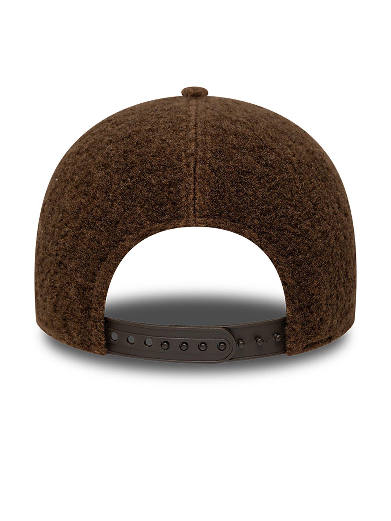Image 4 of 5 of New Era Unisex MLB Winter Borg 9Forty New York Yankees Cap - Brown