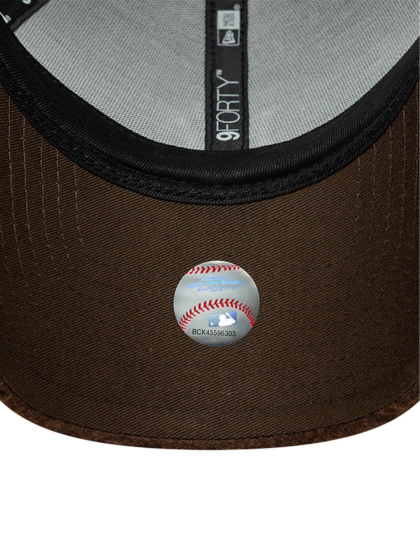 Image 5 of 5 of New Era Unisex MLB Winter Borg 9Forty New York Yankees Cap - Brown