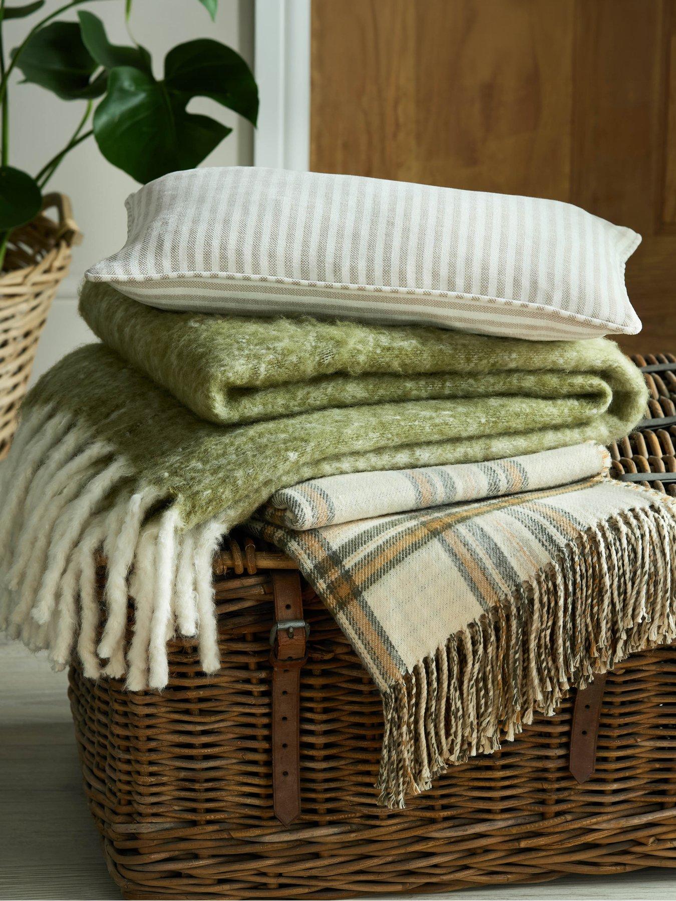 Image 5 of 5 of Laura Ashley Bronwen 130x170cm Throw Olive