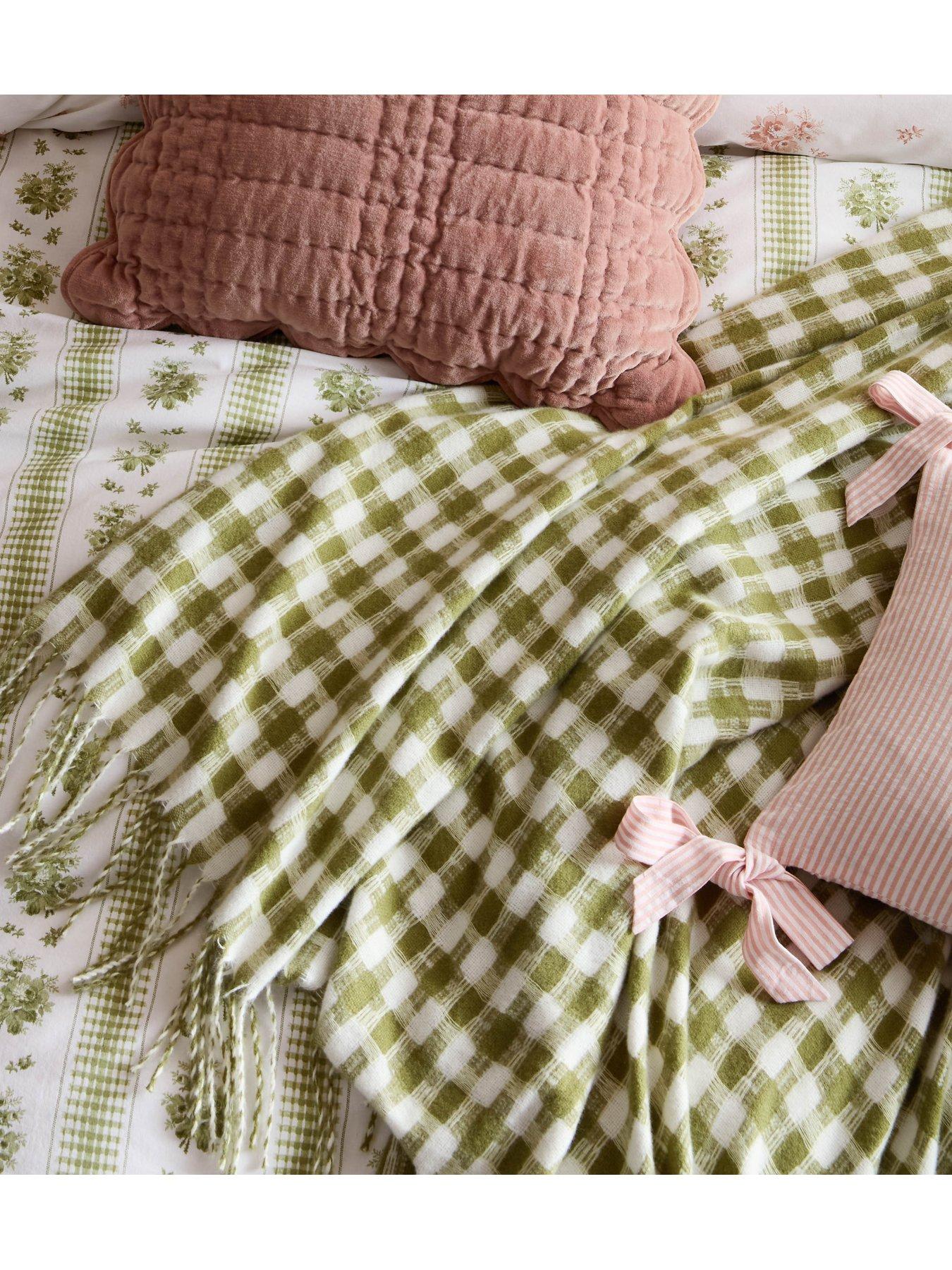 Image 4 of 5 of Laura Ashley Knapton 130x170cm Throw Ochre
