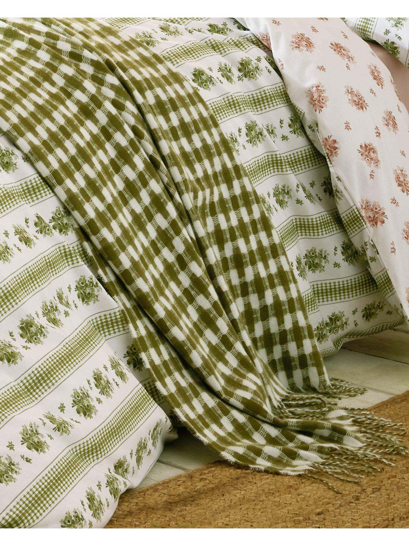 Image 5 of 5 of Laura Ashley Knapton 130x170cm Throw Ochre