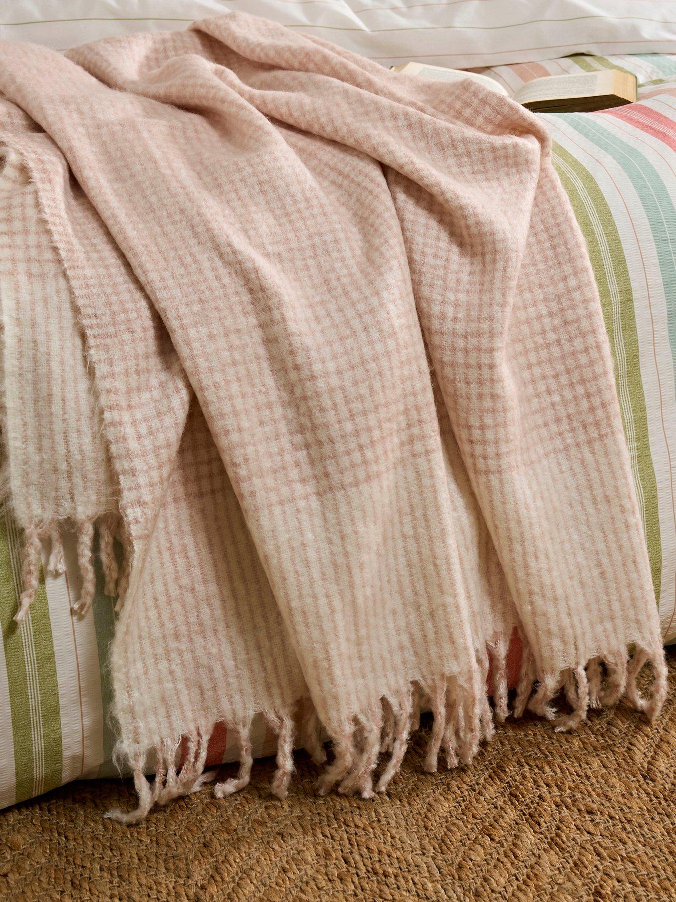 Laura Ashley Lyngate 130x170cm Throw Pink
