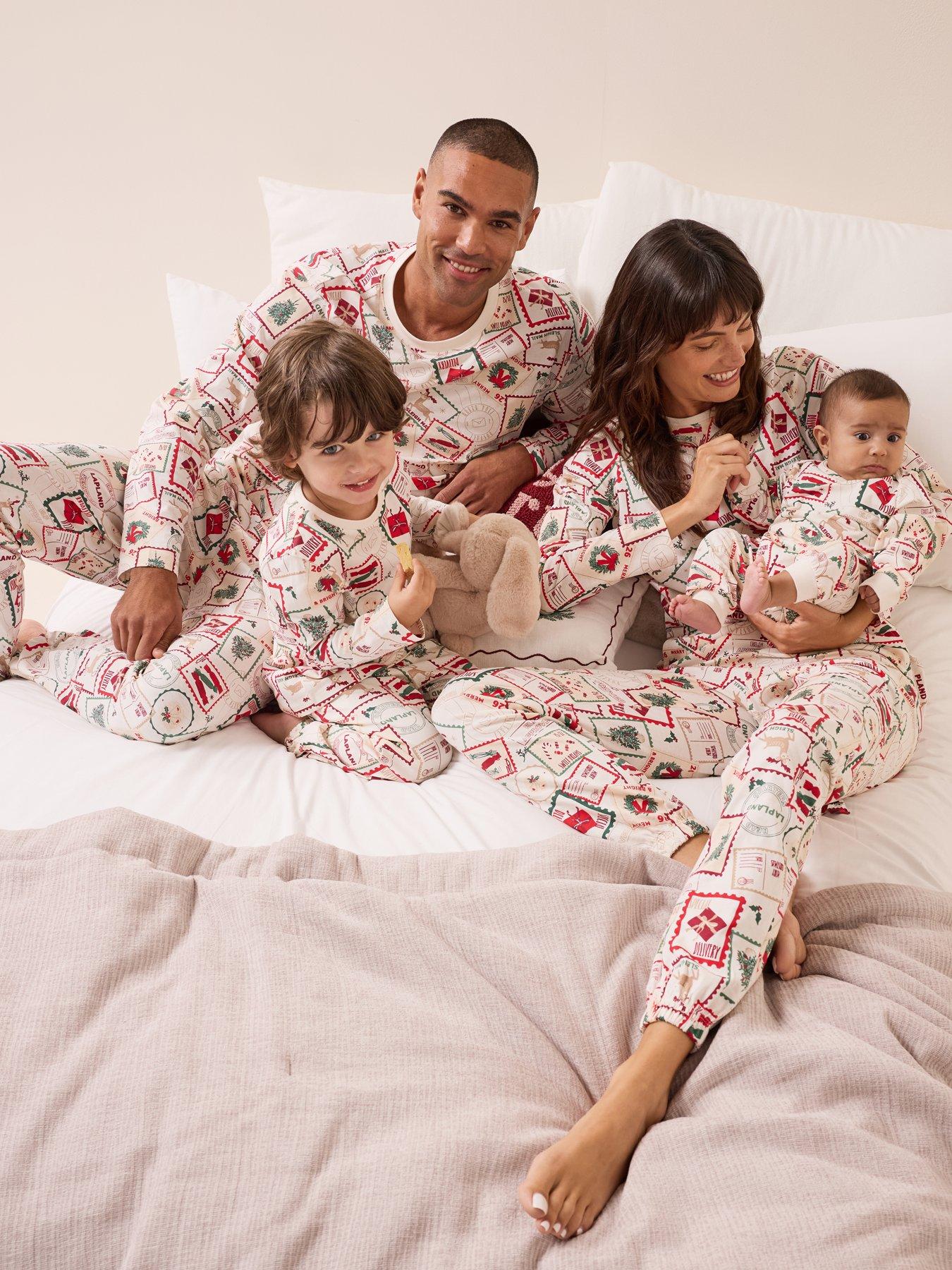 The Very Collection Mens Family Christmas Pyjama Postcard Top And Jogger Set - Multi