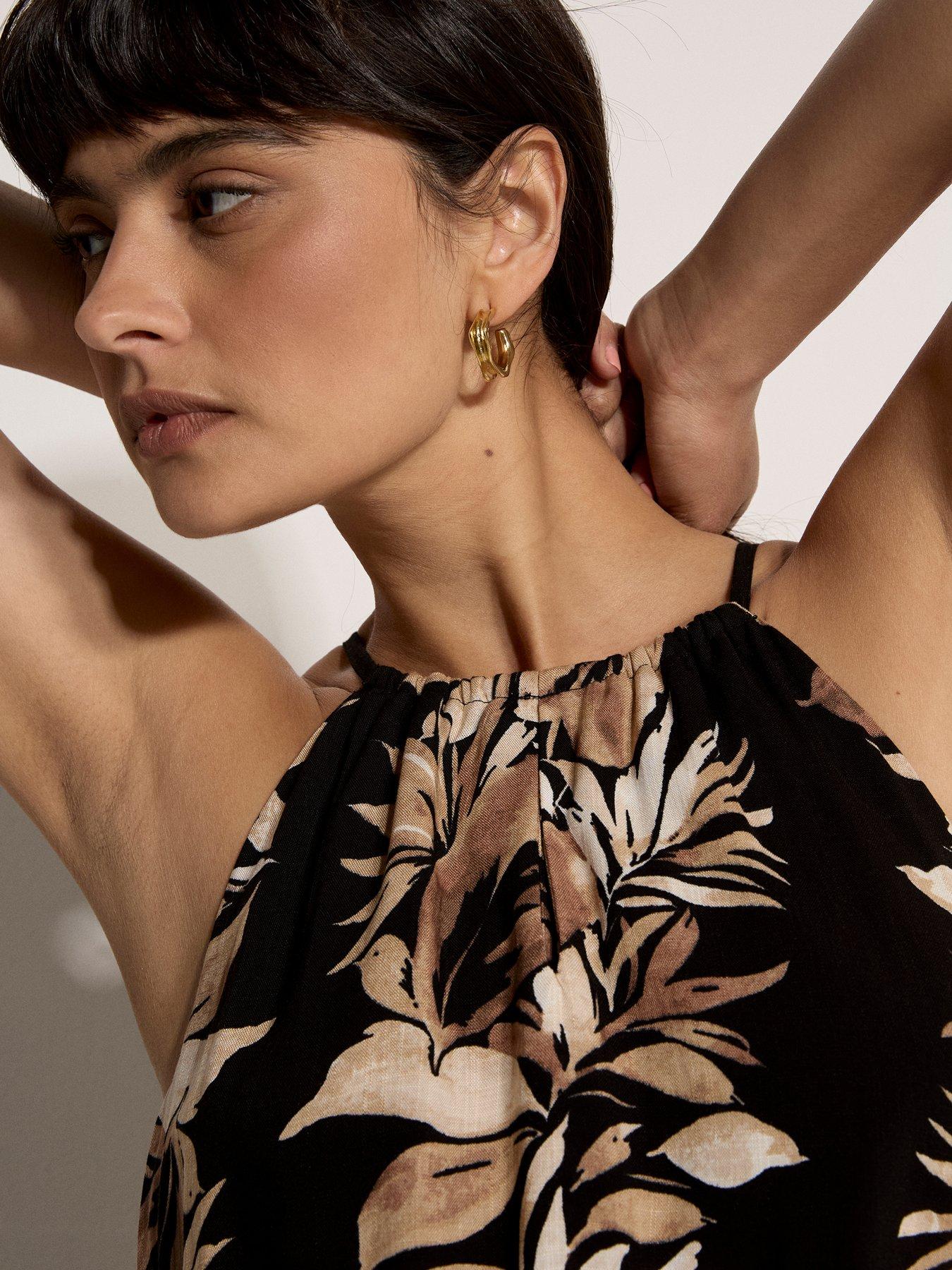 Image 4 of 4 of Apricot Apricot Maxi Halter Neck Stripe Leaf Drs